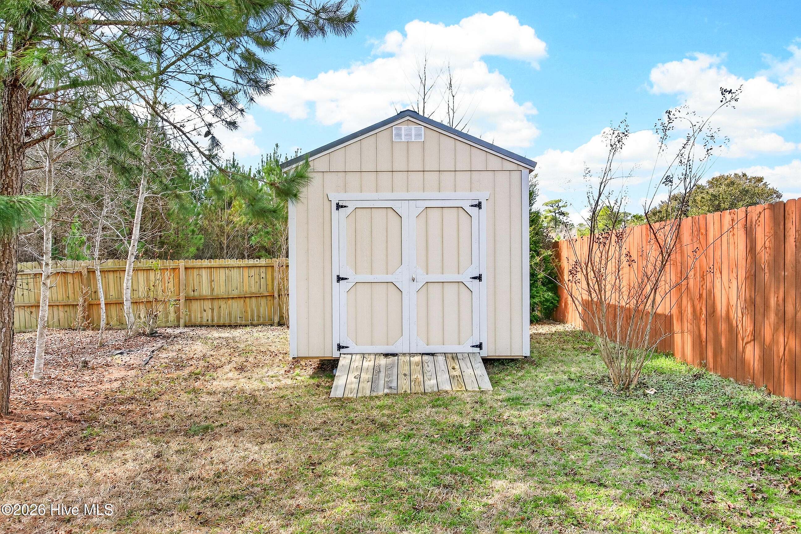 100564735 | Photo 30