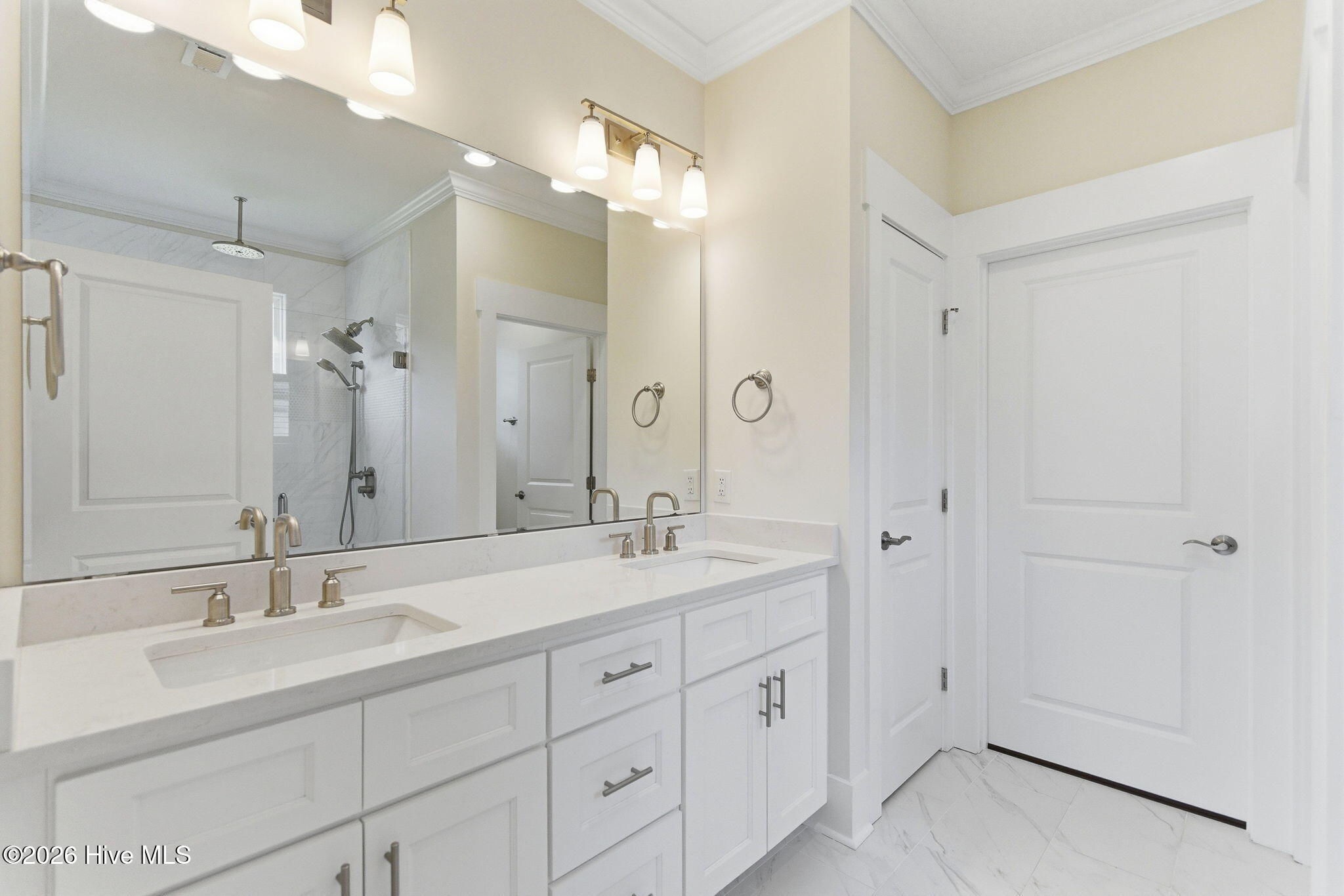 100543119 | Photo 31