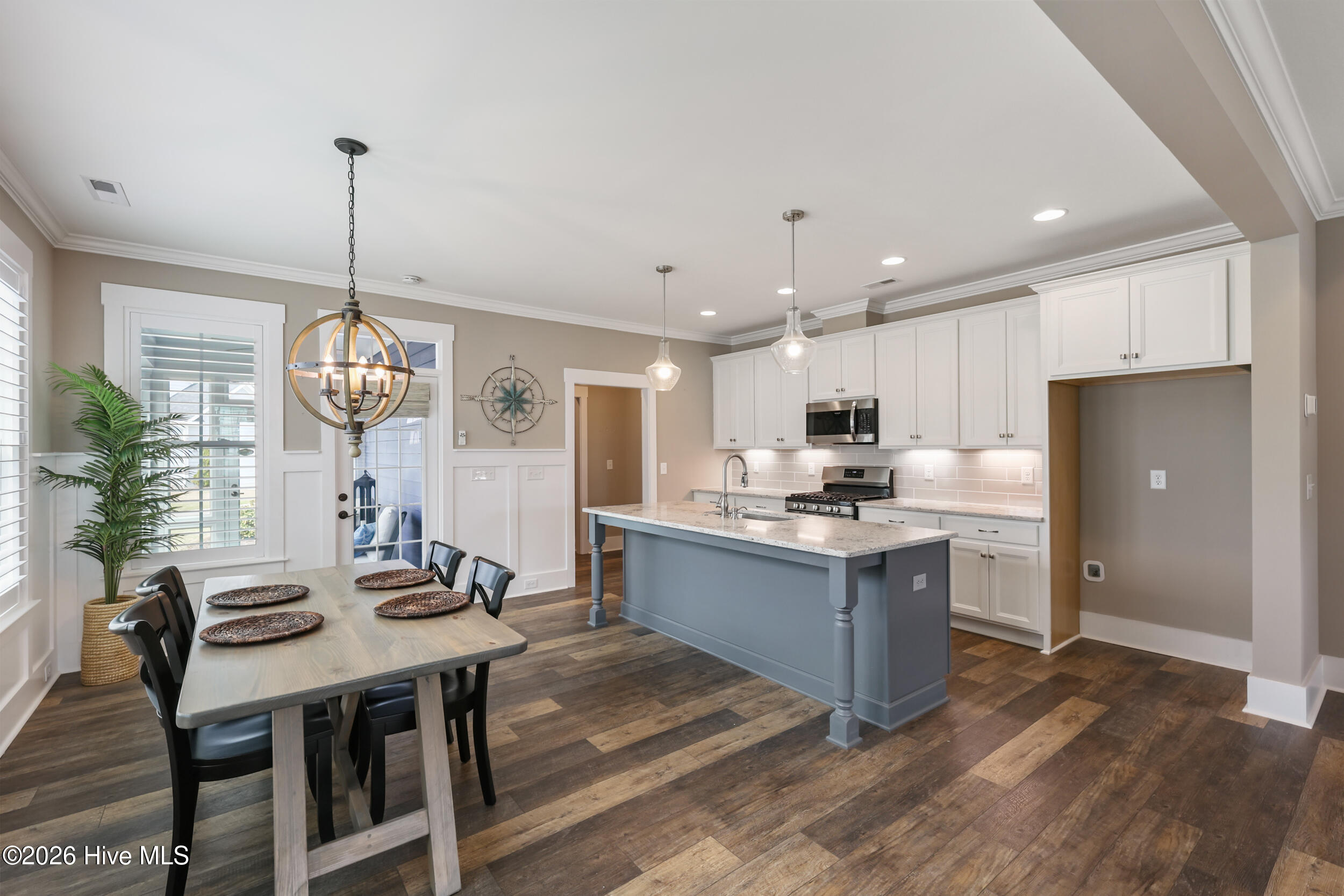 100560920 | Photo 10