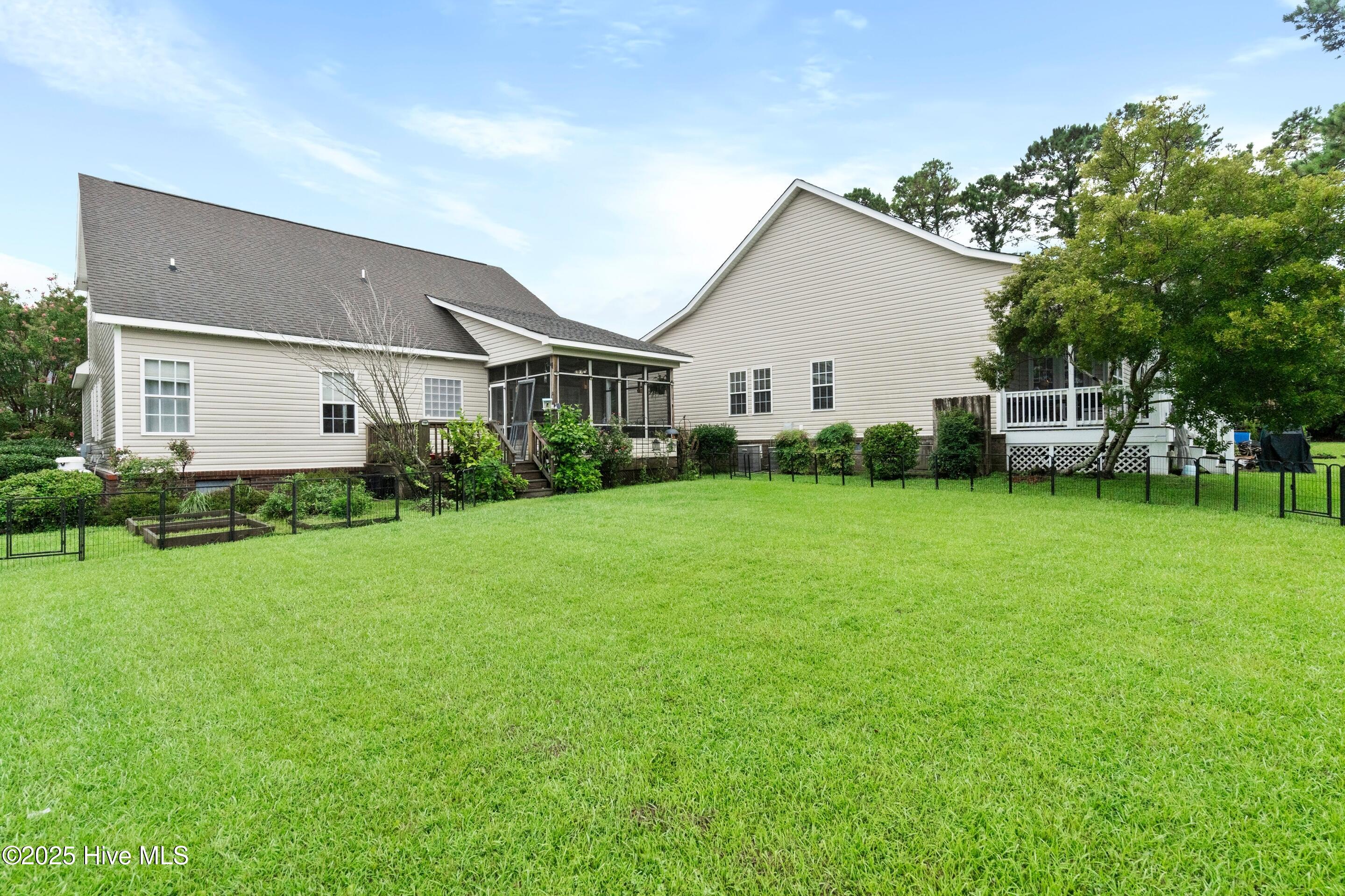 100522609 | Photo 51