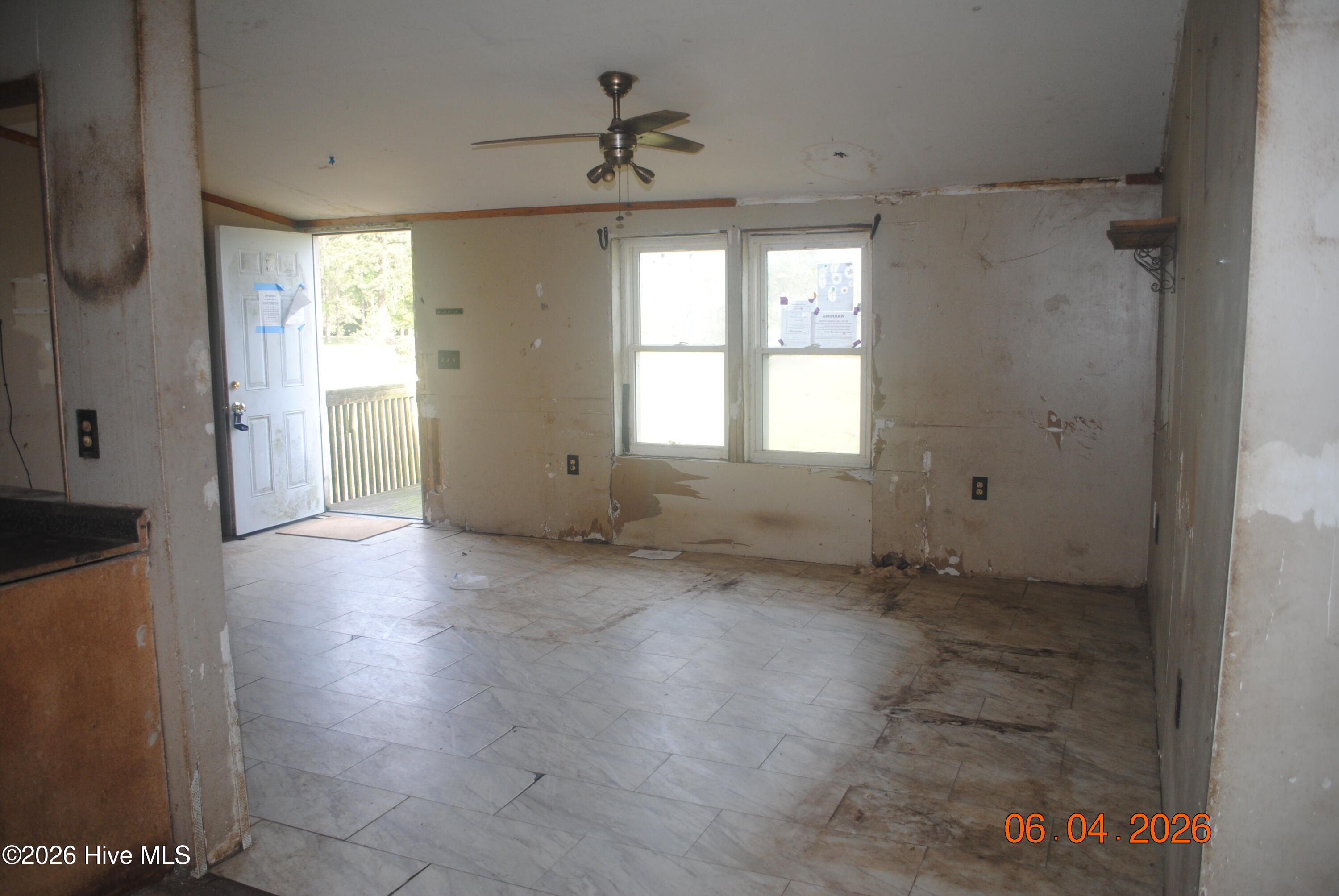 100565148 | Photo 18