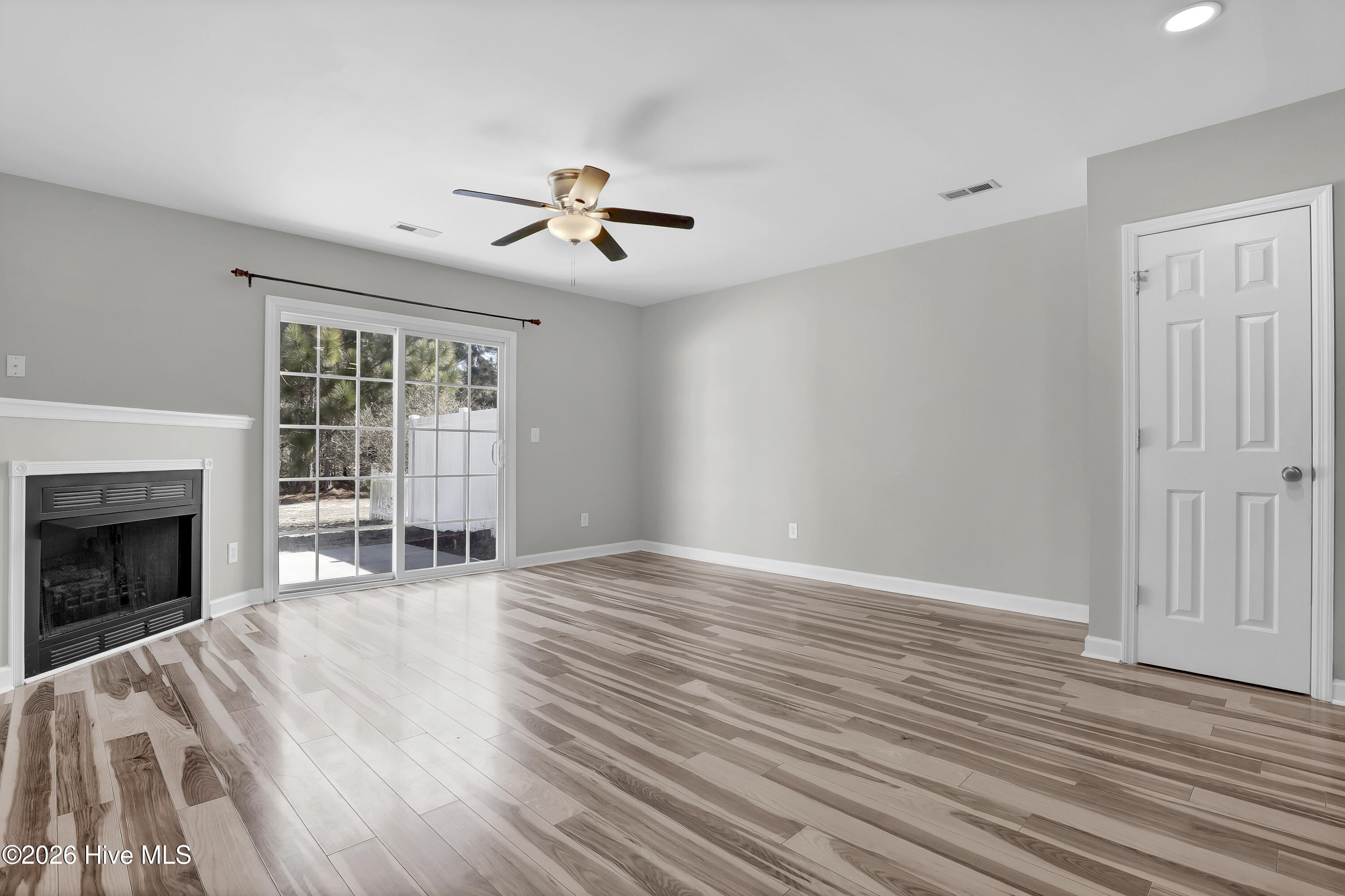 100554314 | Photo 13