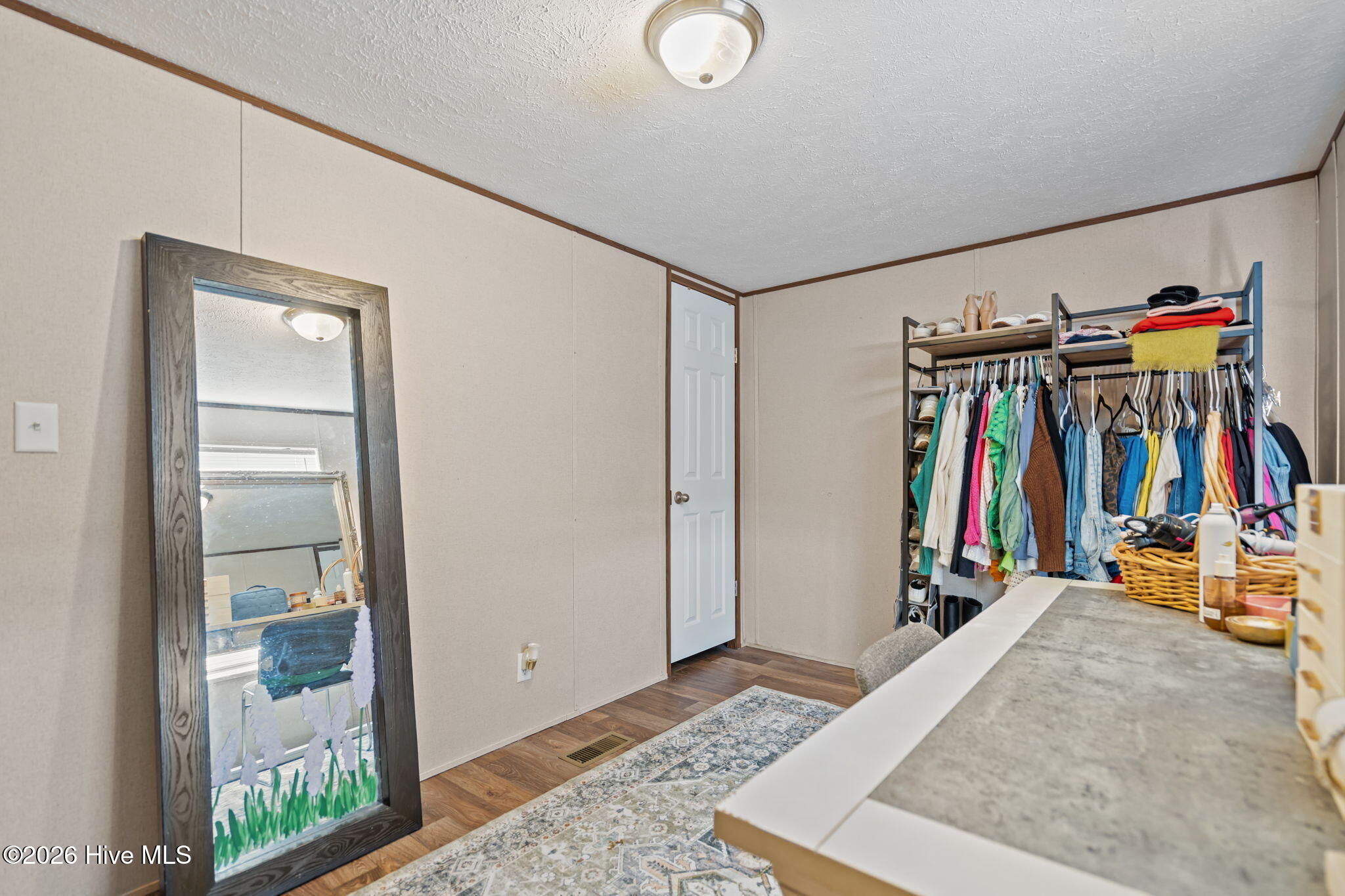 100562806 | Photo 23