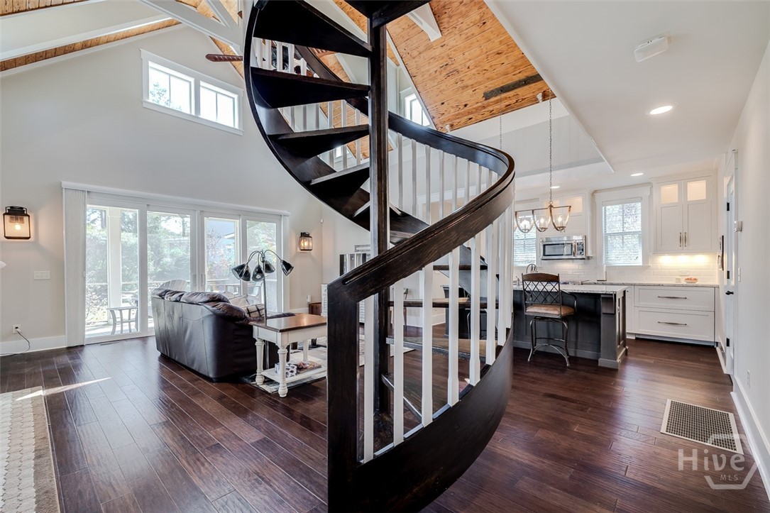Cottage has living room and full kitchen