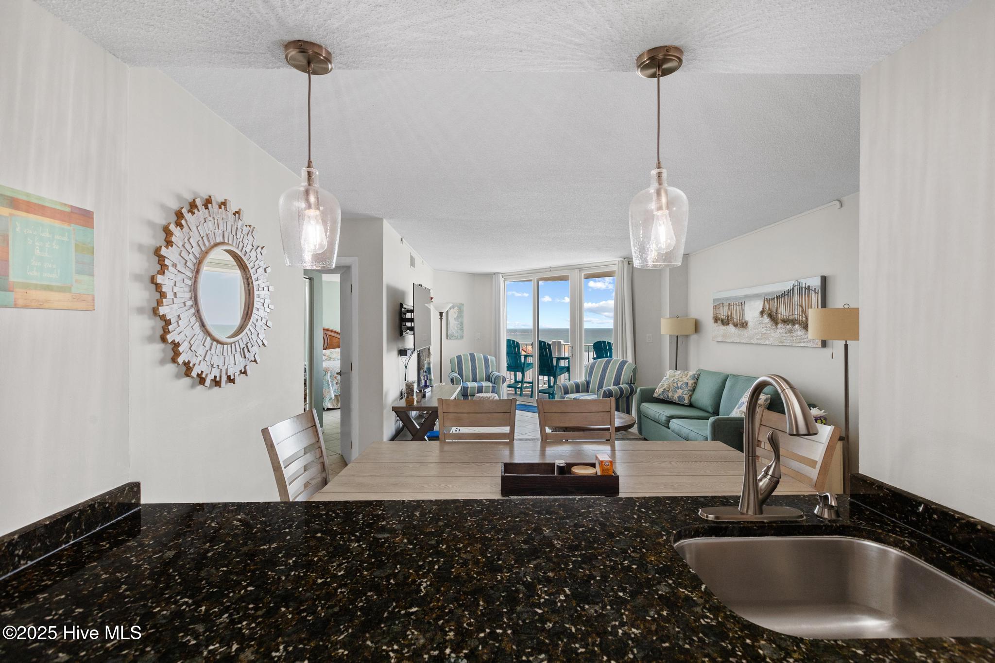 100515705 | Photo 10