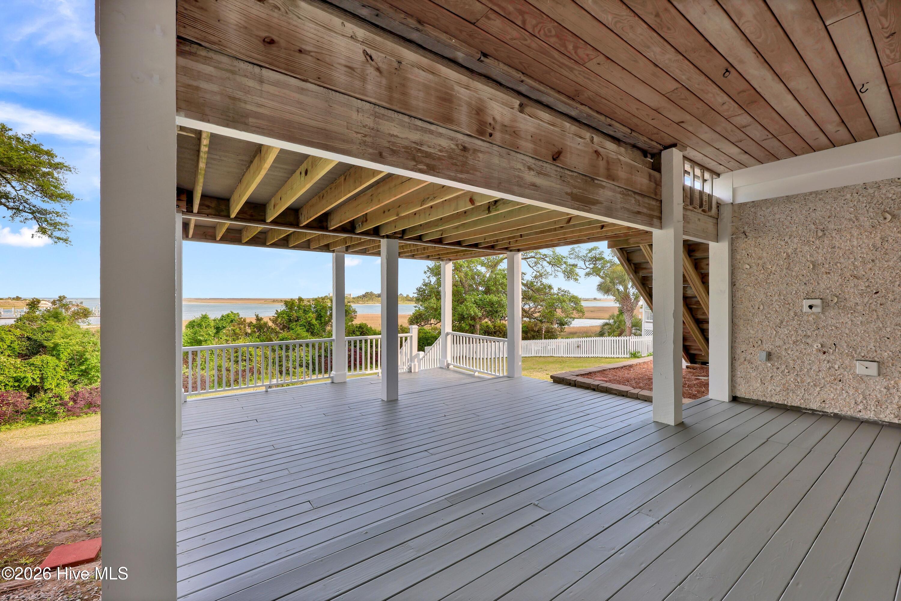 100569484 | Photo 77