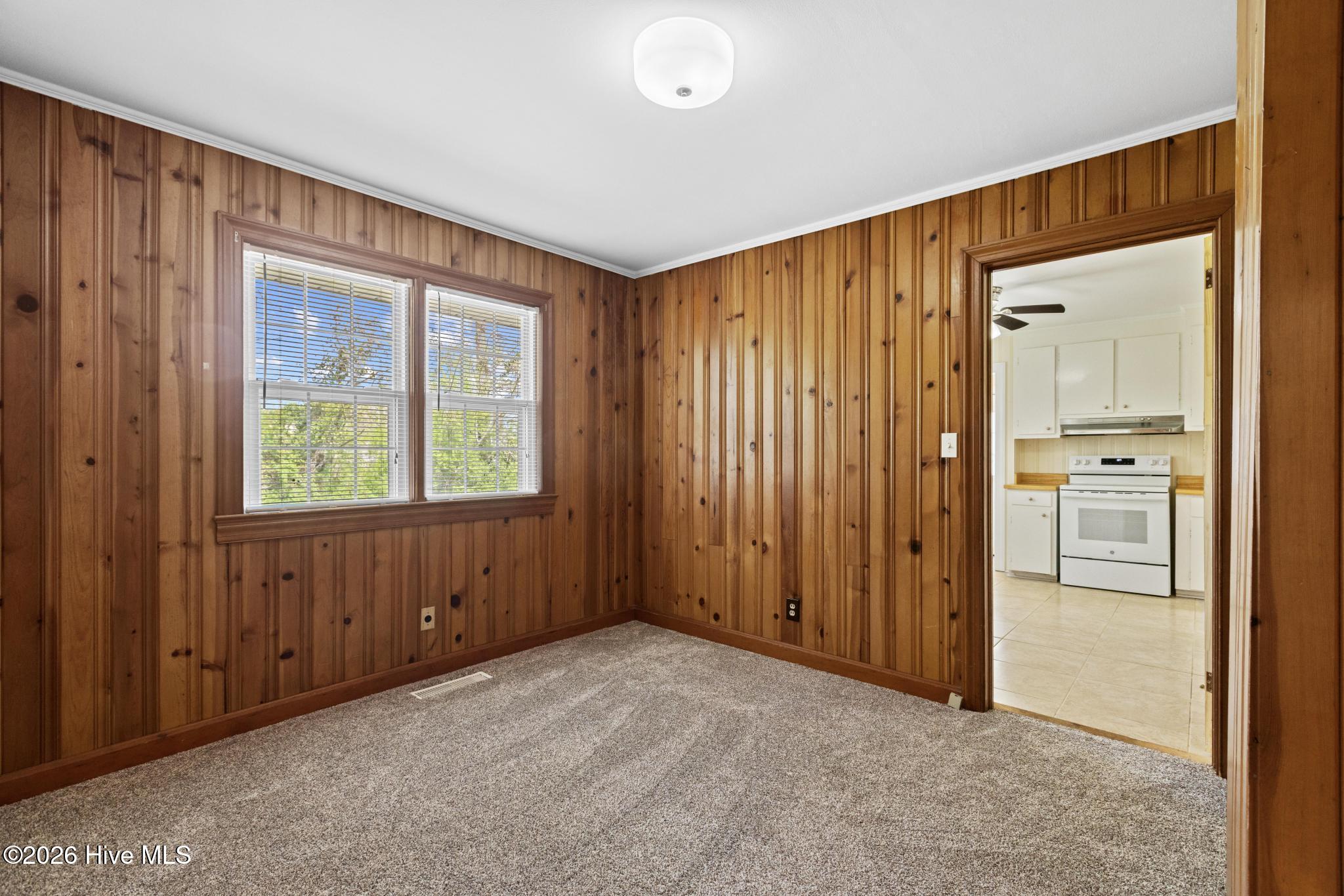 100562948 | Photo 23