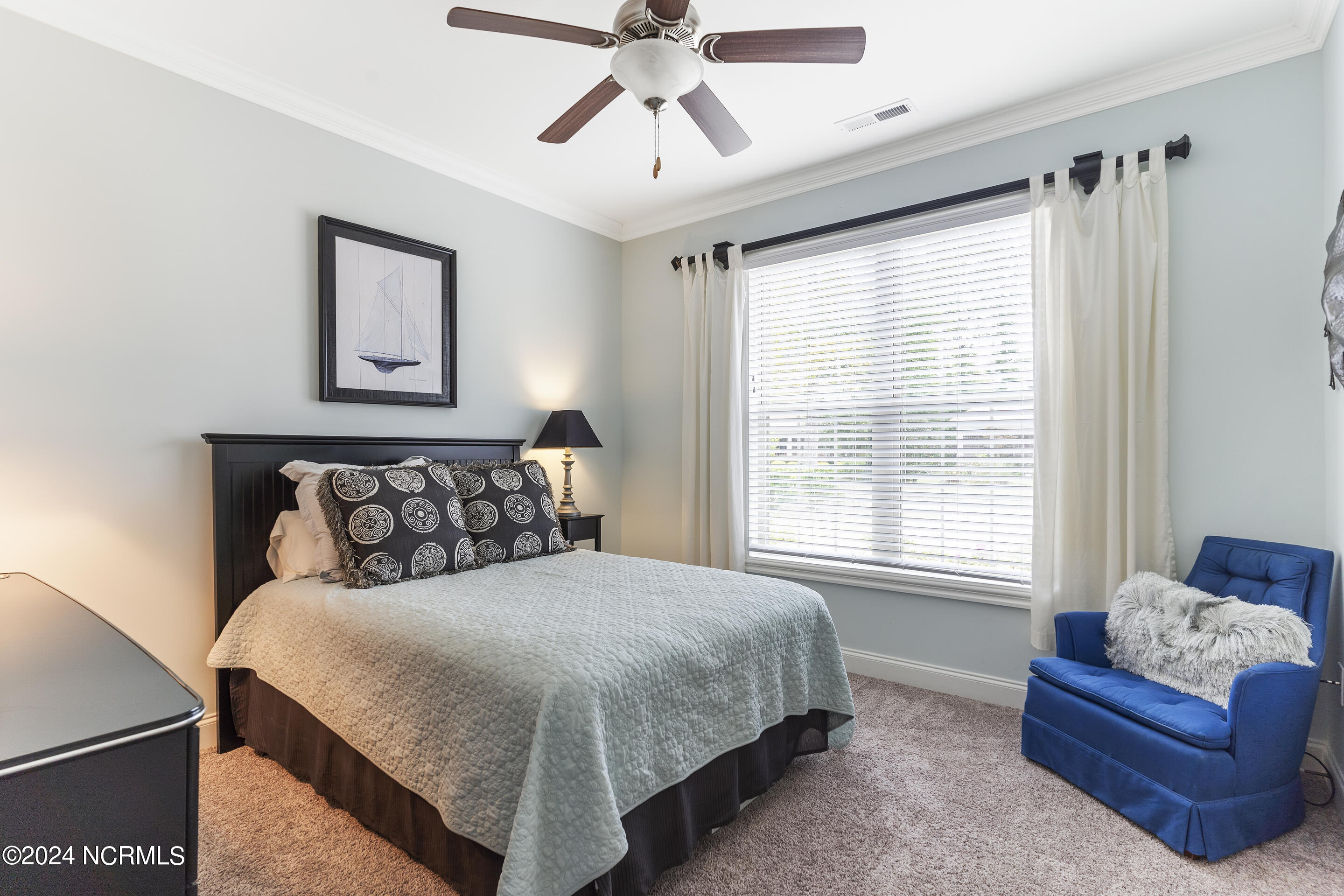 100554009 | Photo 24