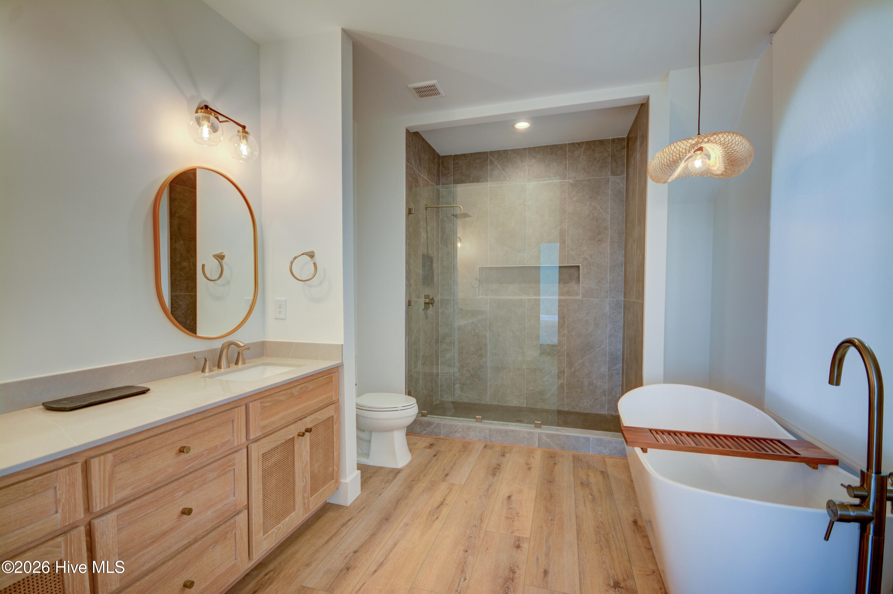 100556459 | Photo 25