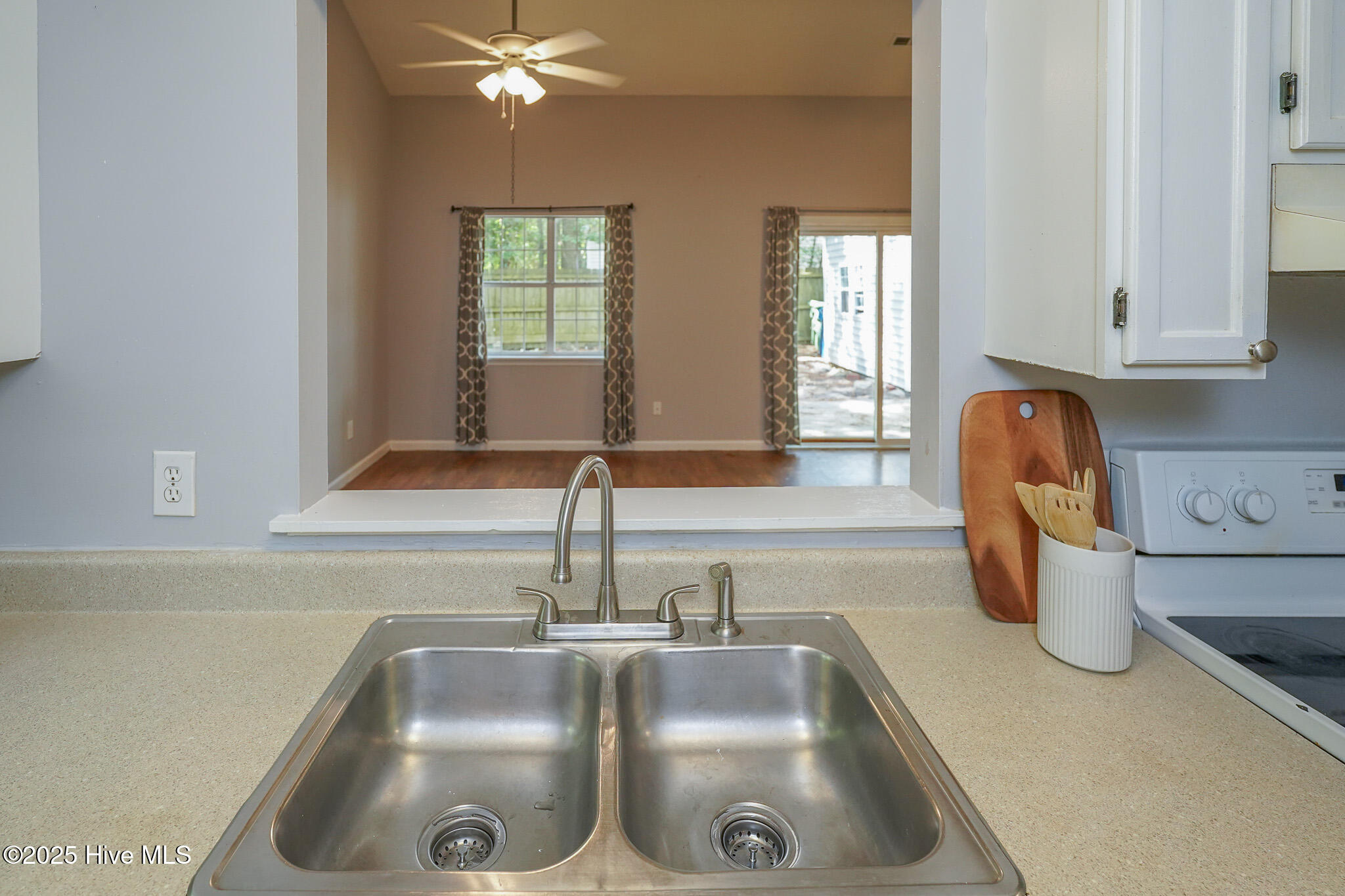 100556666 | Photo 13