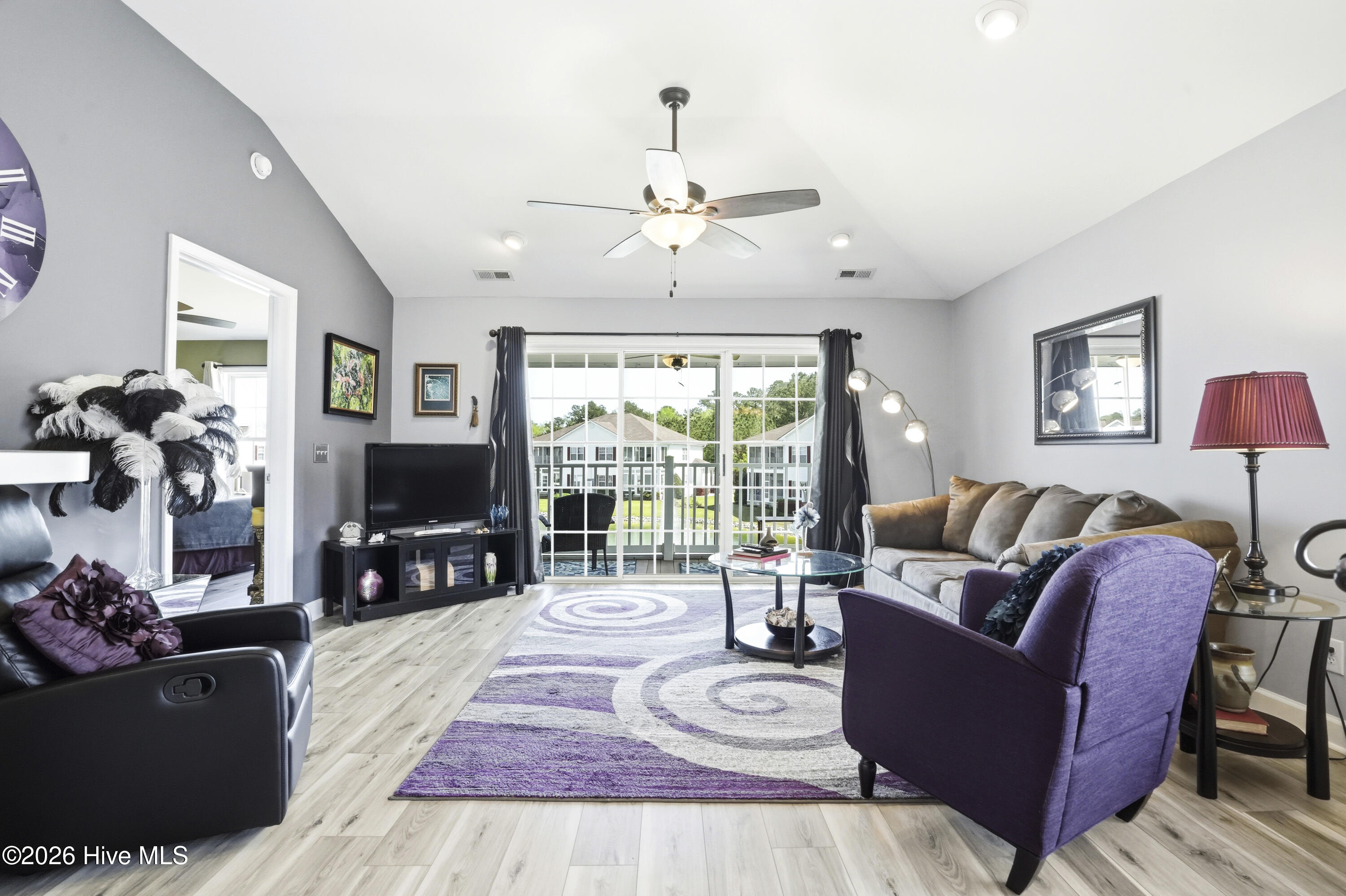 100564419 | Photo 12