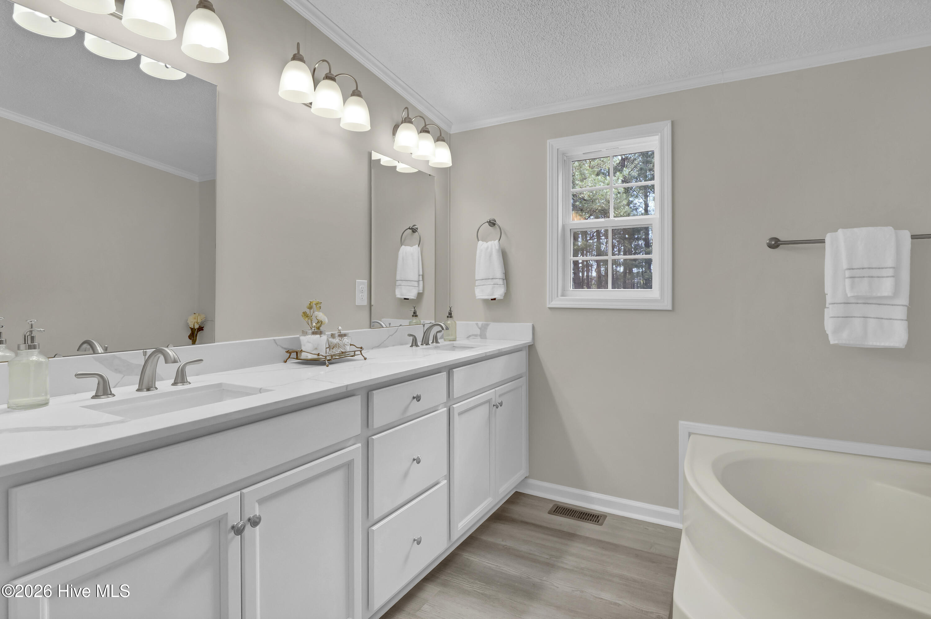 100563063 | Photo 20