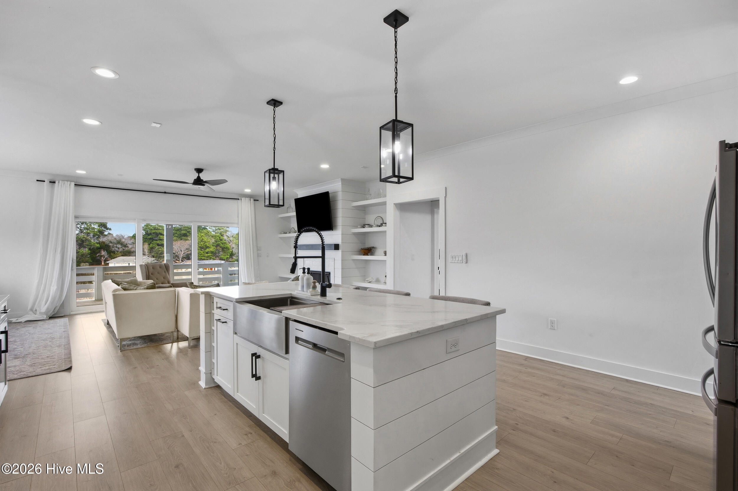 100558595 | Photo 14