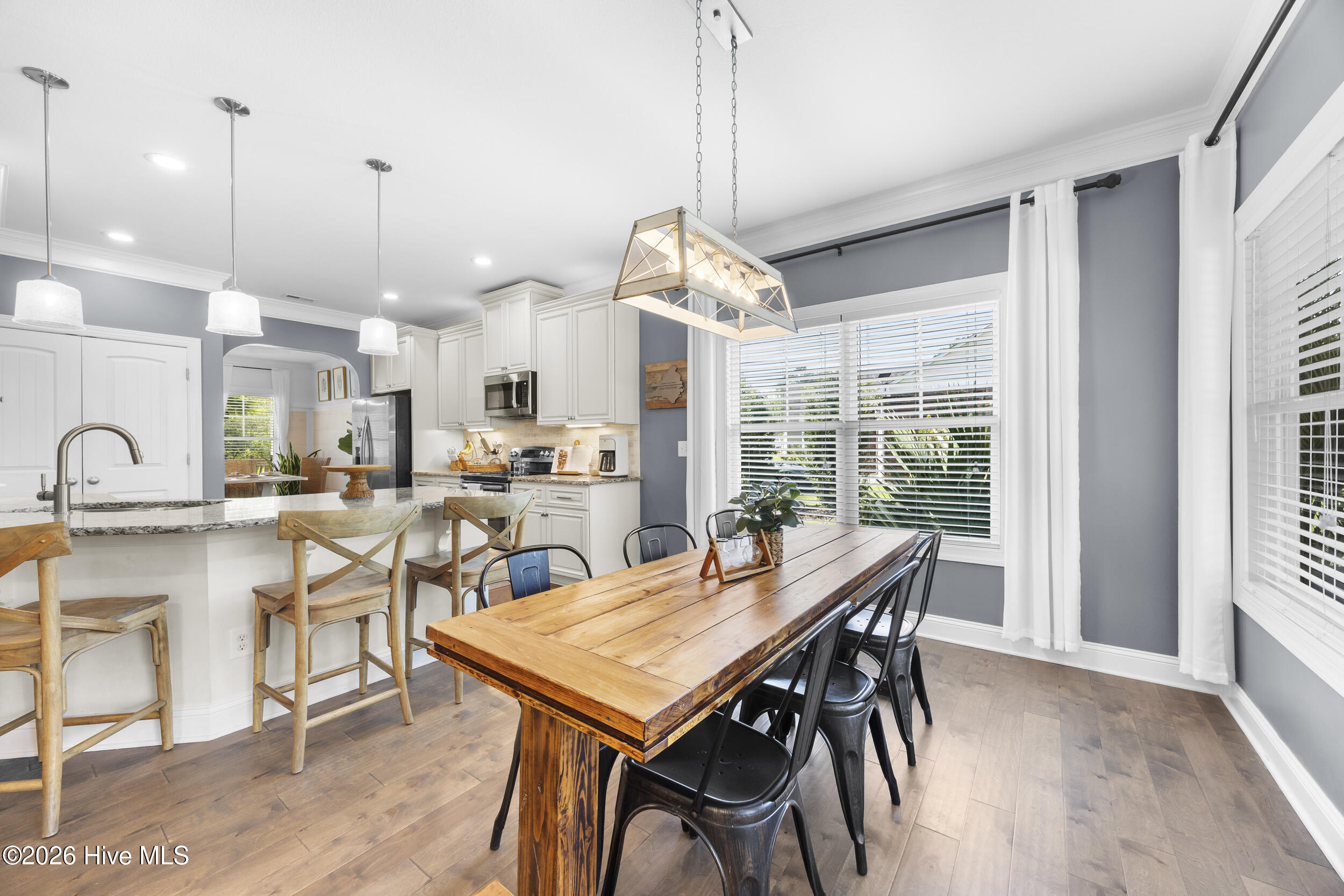 100565893 | Photo 16