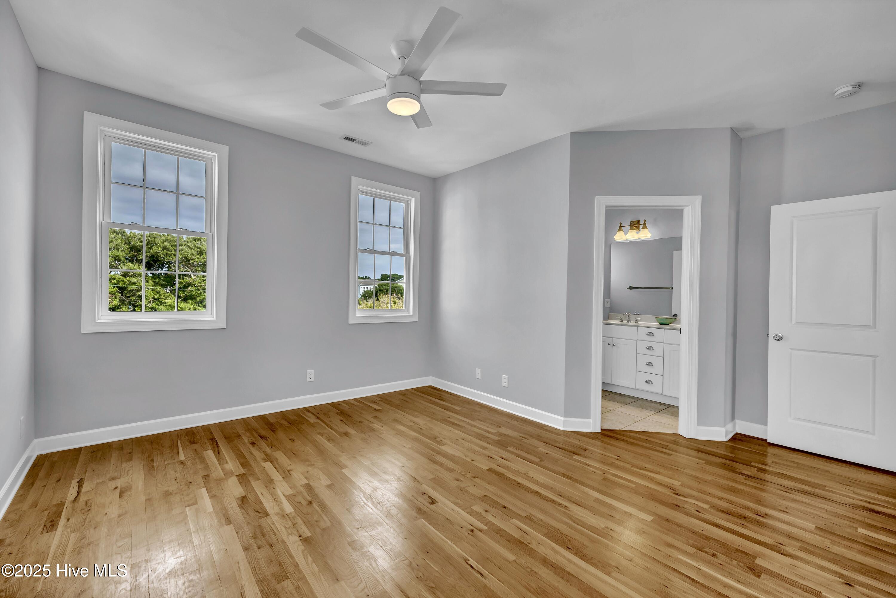 100523371 | Photo 23