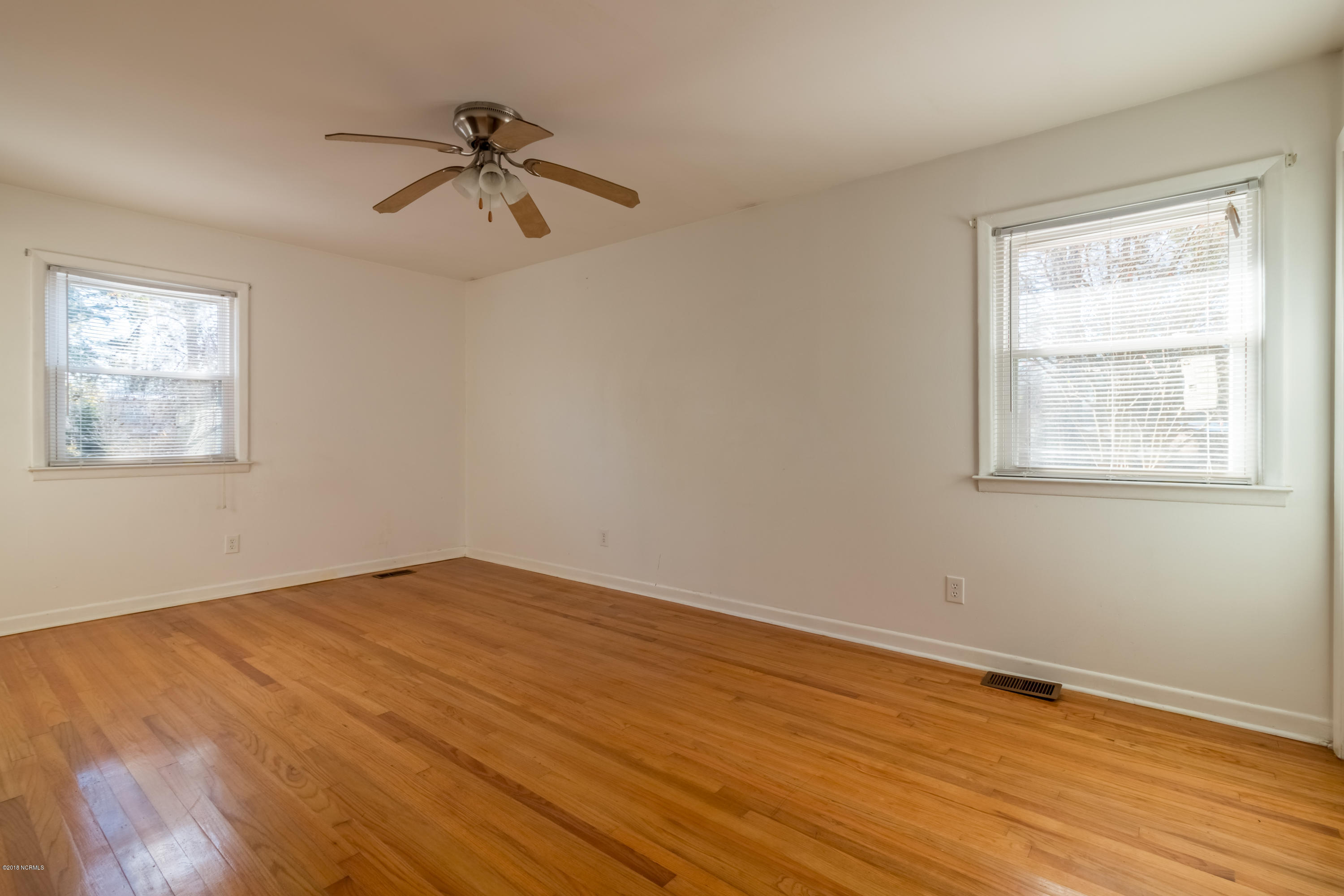 100548764 | Photo 13