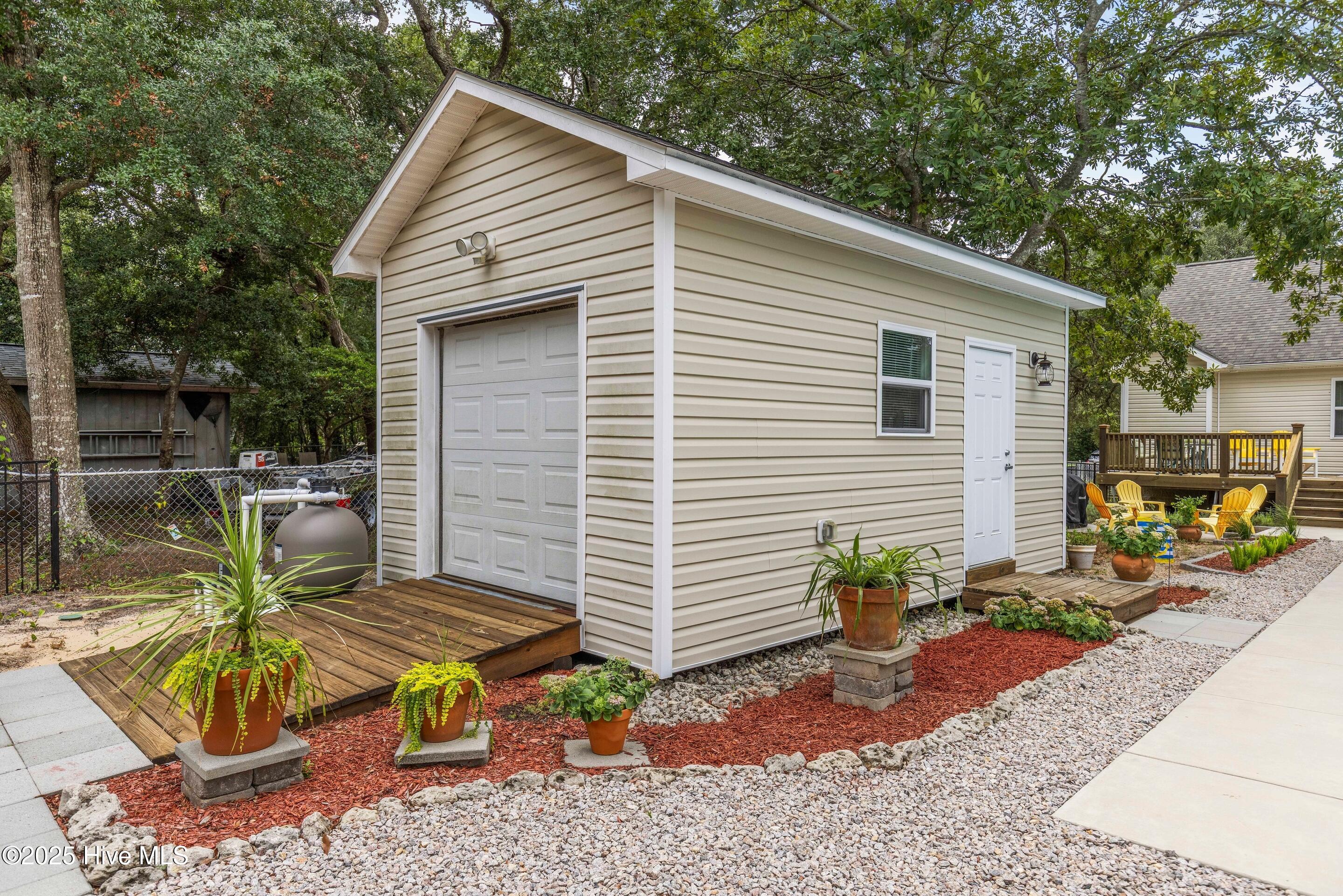 100553447 | Photo 51