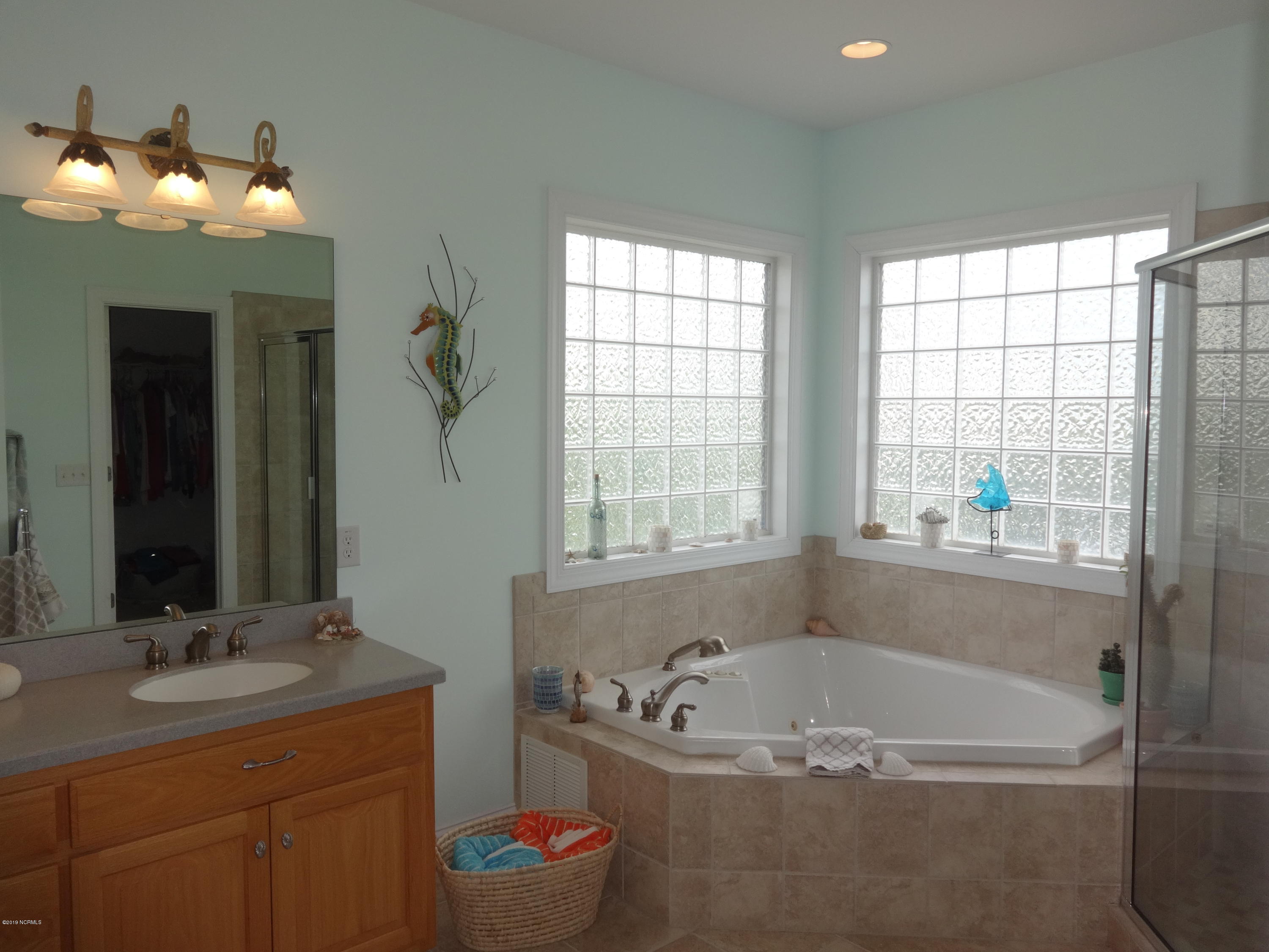 100560542 | Photo 16