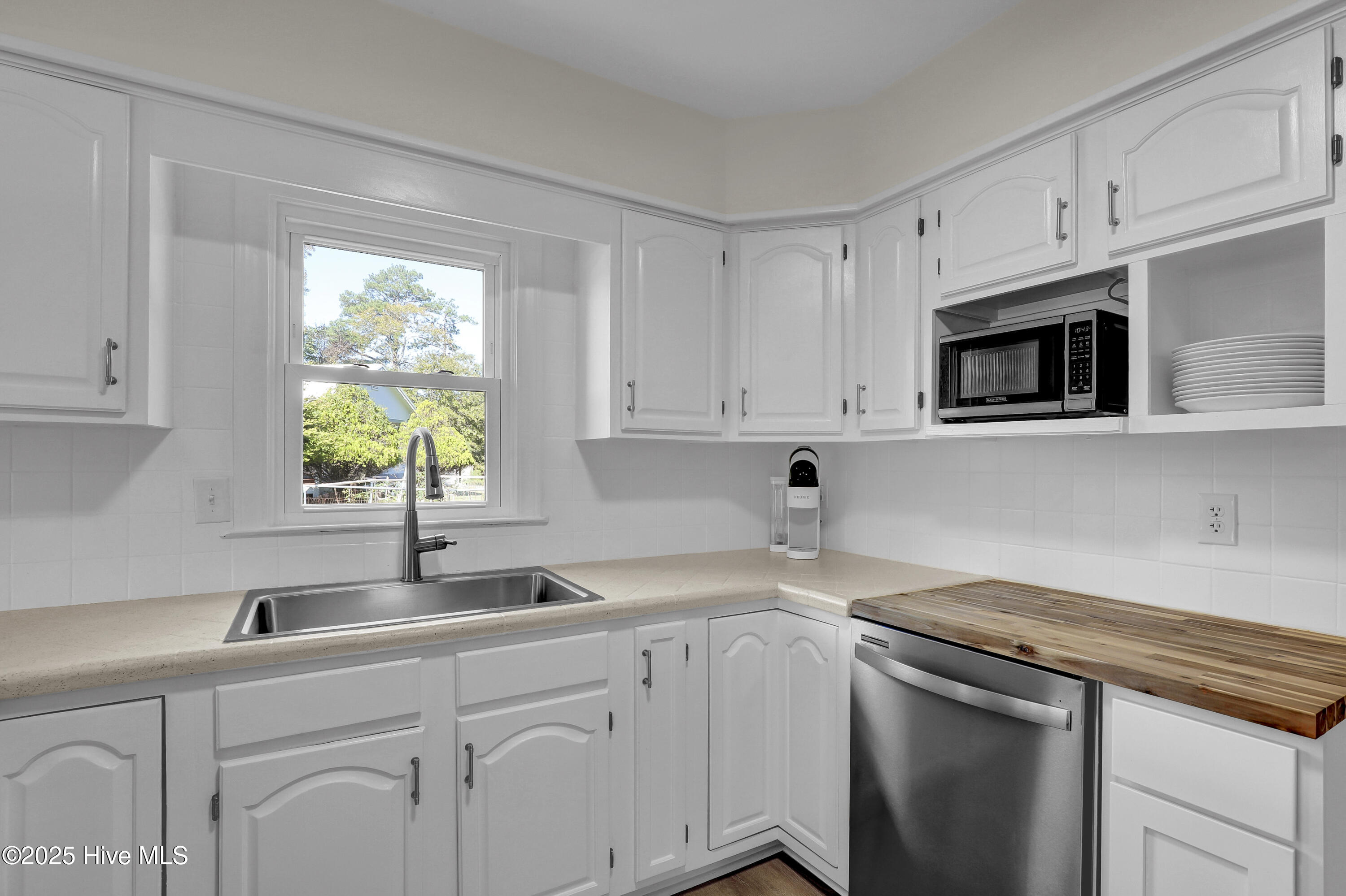 100537816 | Photo 12