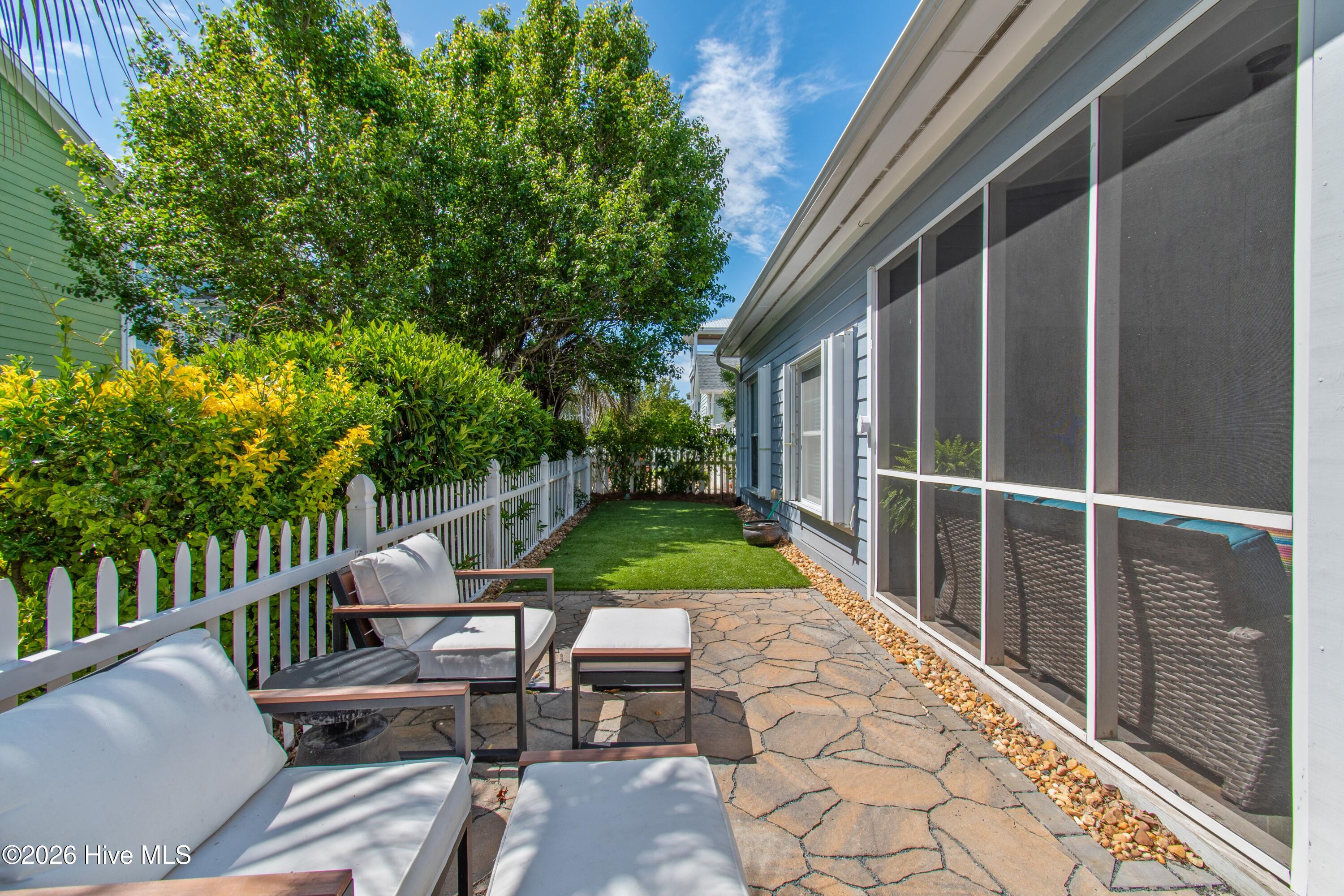 100570489 | Photo 18