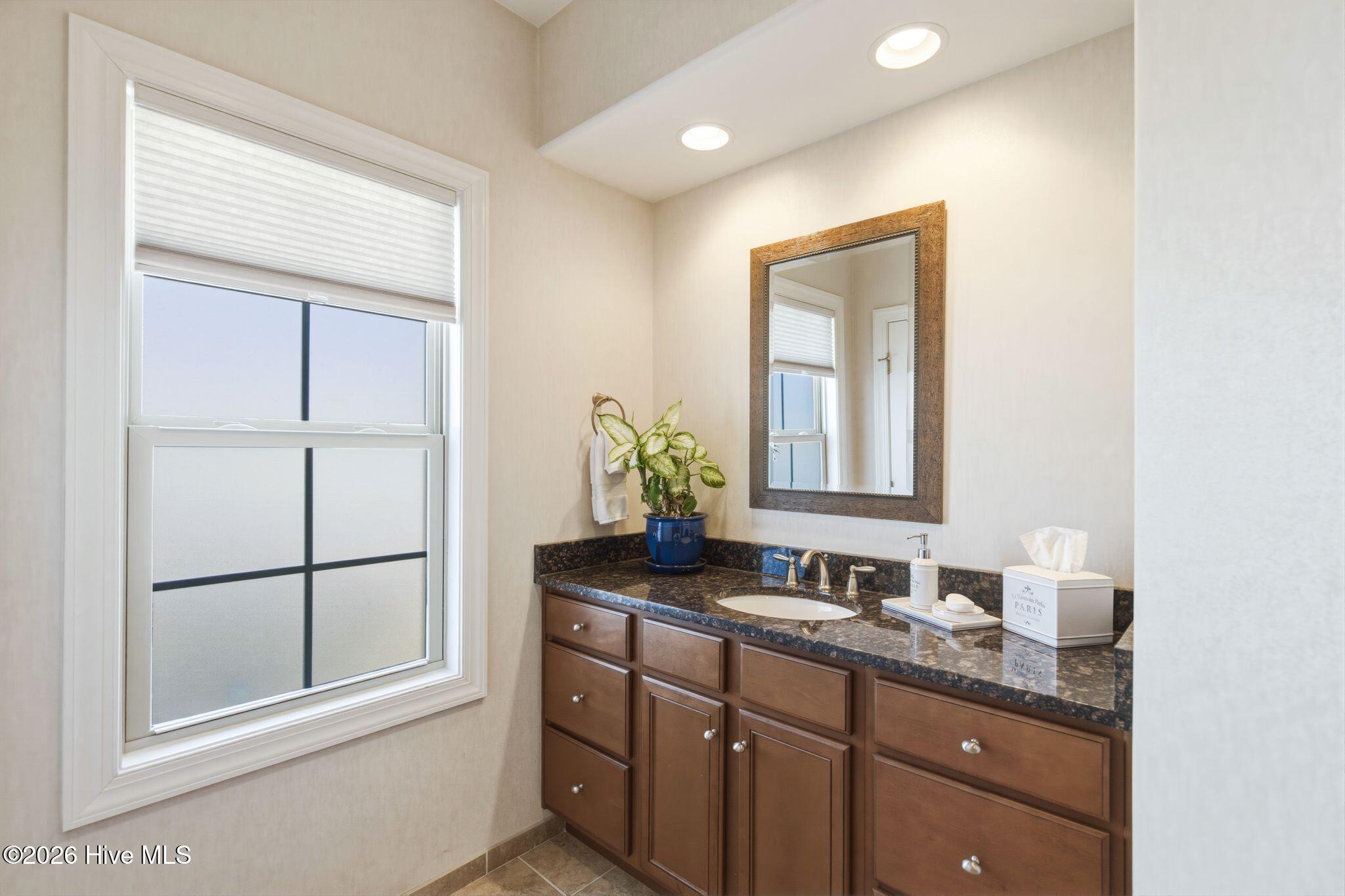 100564432 | Photo 26