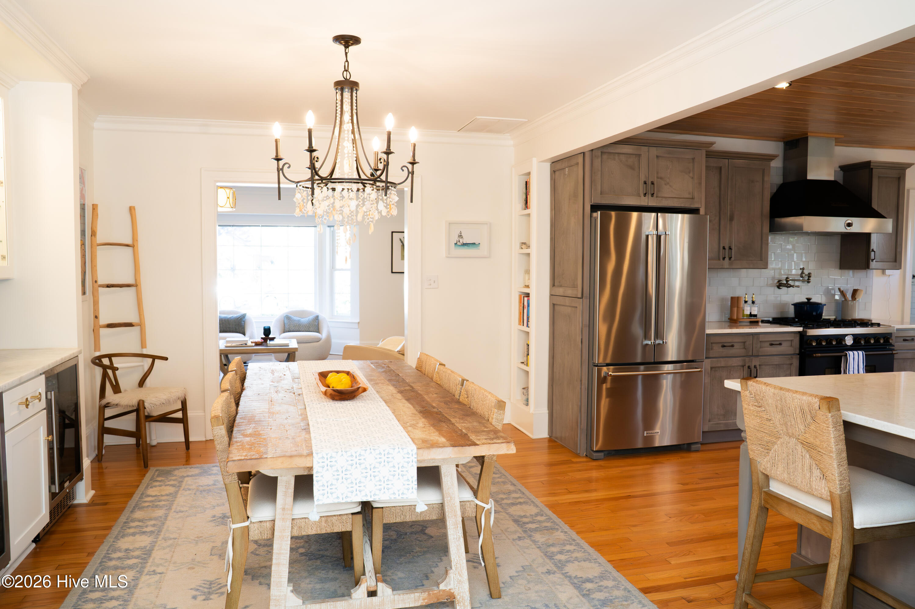 100558476 | Photo 36