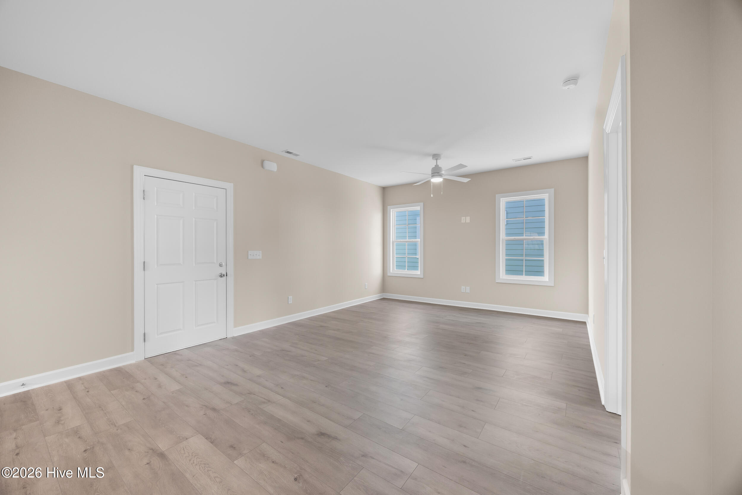 100545866 | Photo 12