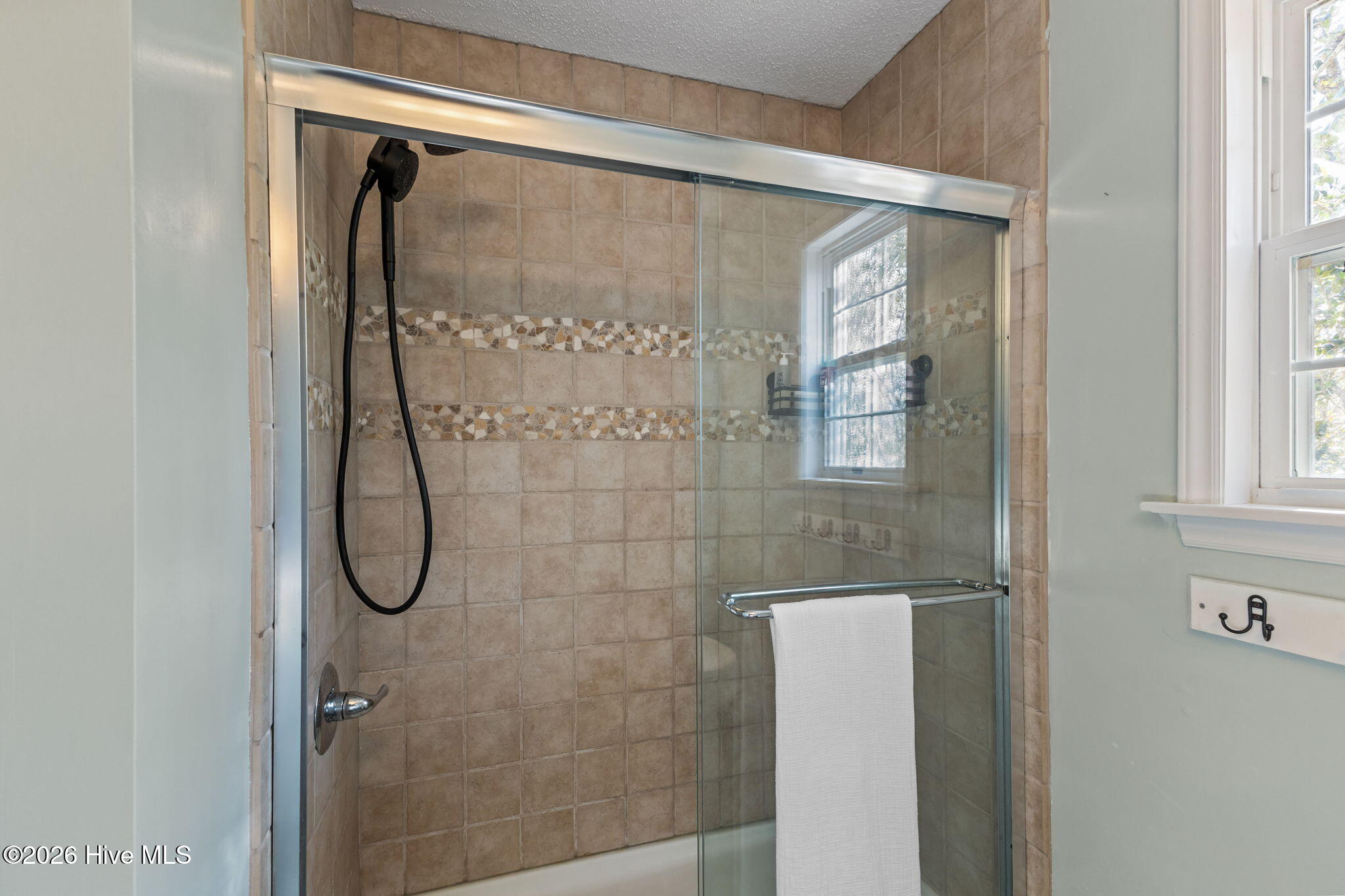 100561446 | Photo 16