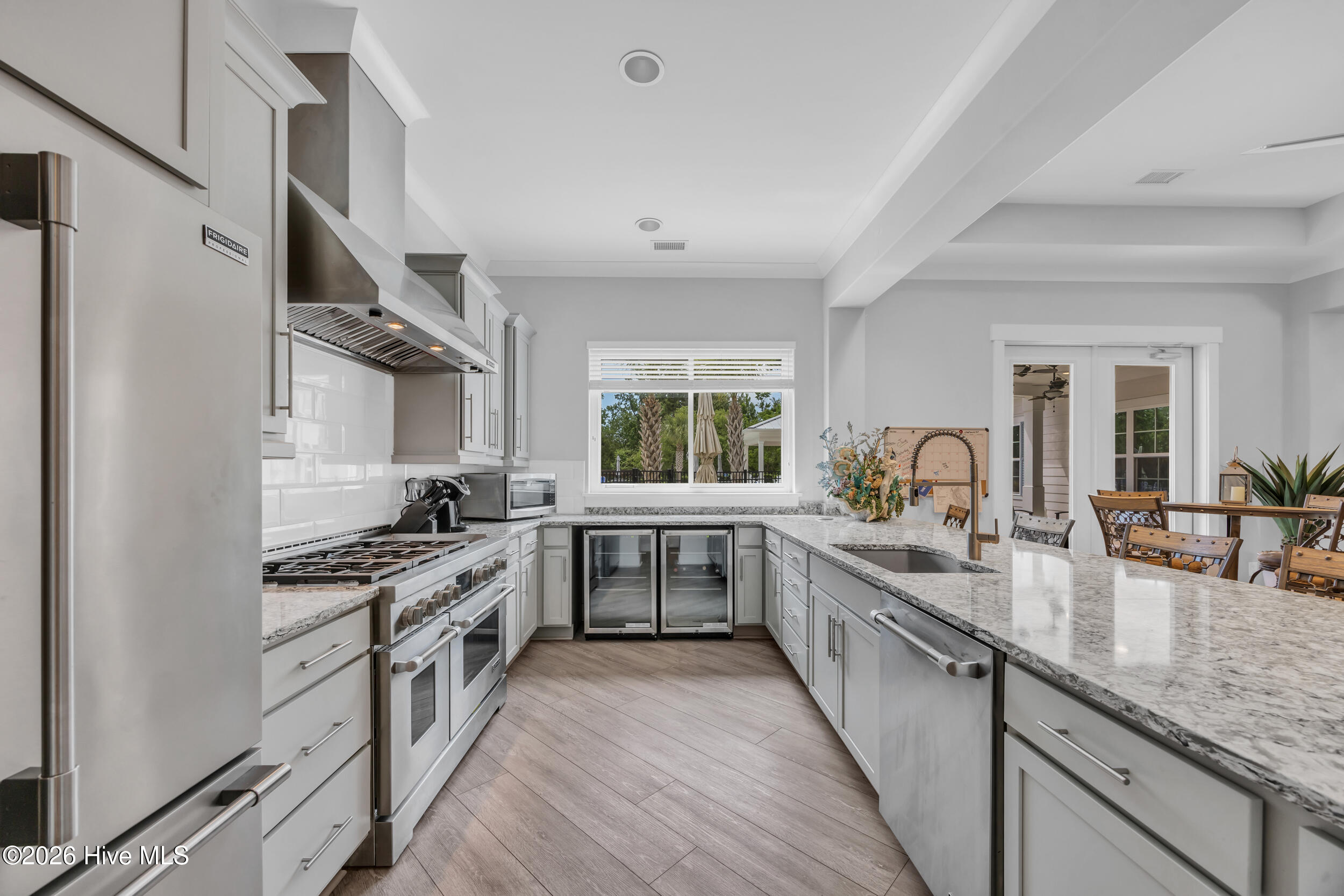 100557442 | Photo 33