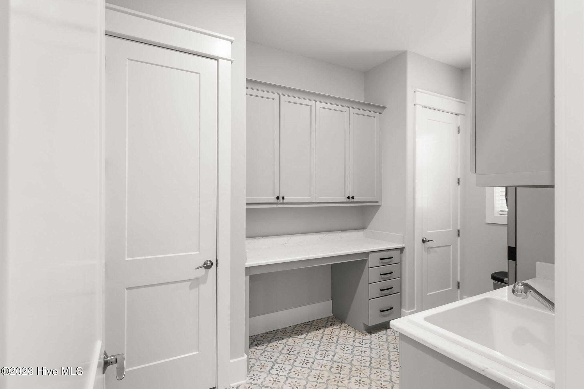 100552329 | Photo 50