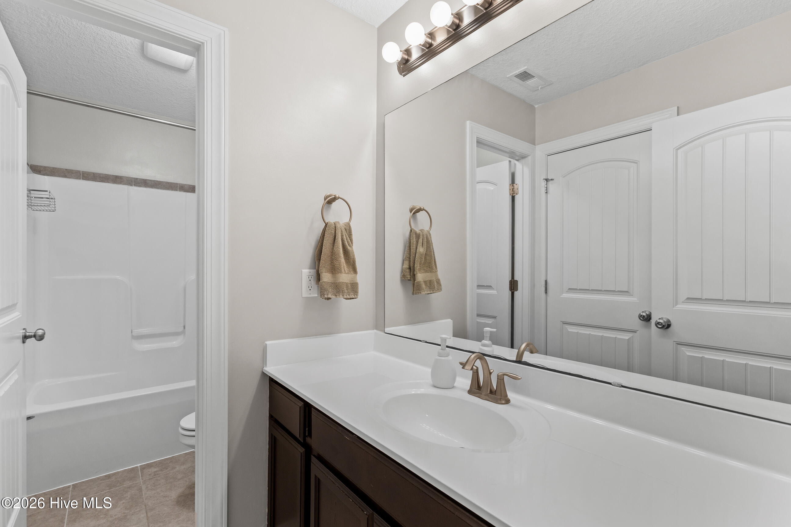 100564730 | Photo 31