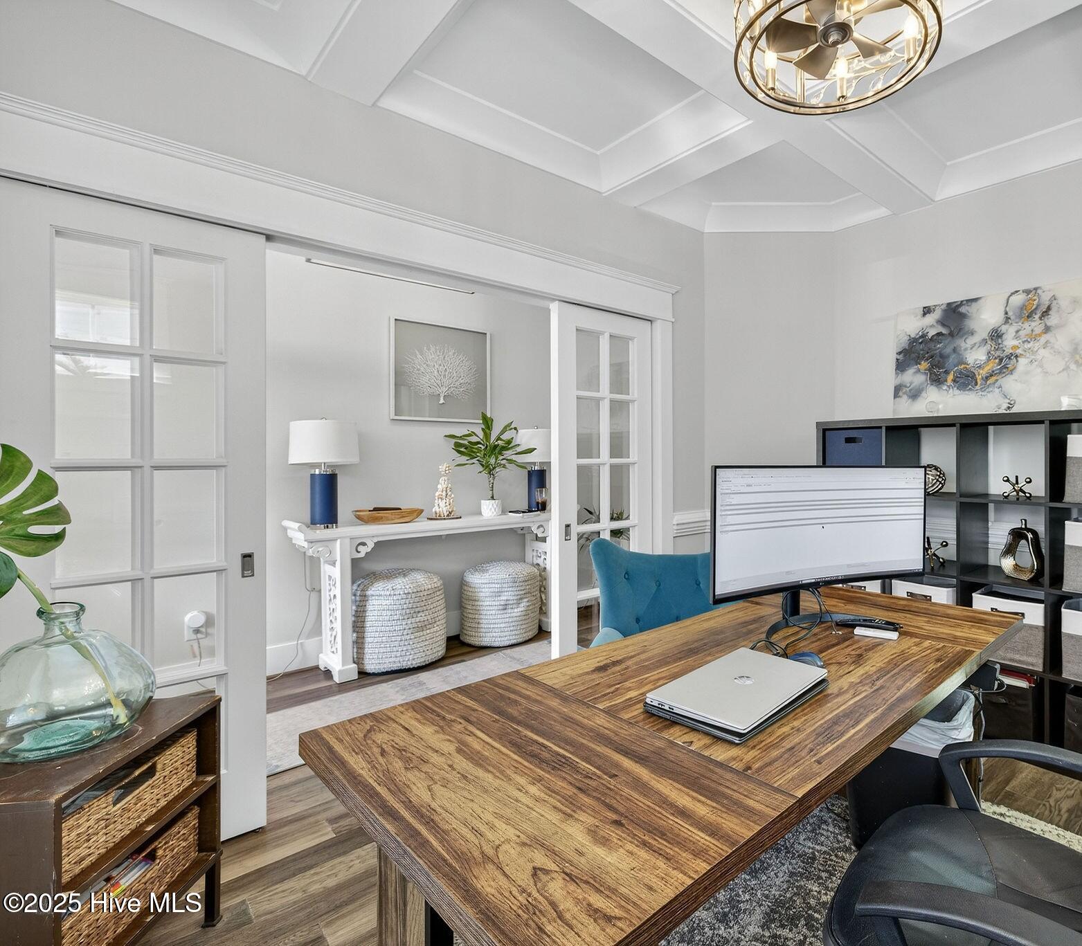 100540063 | Photo 11