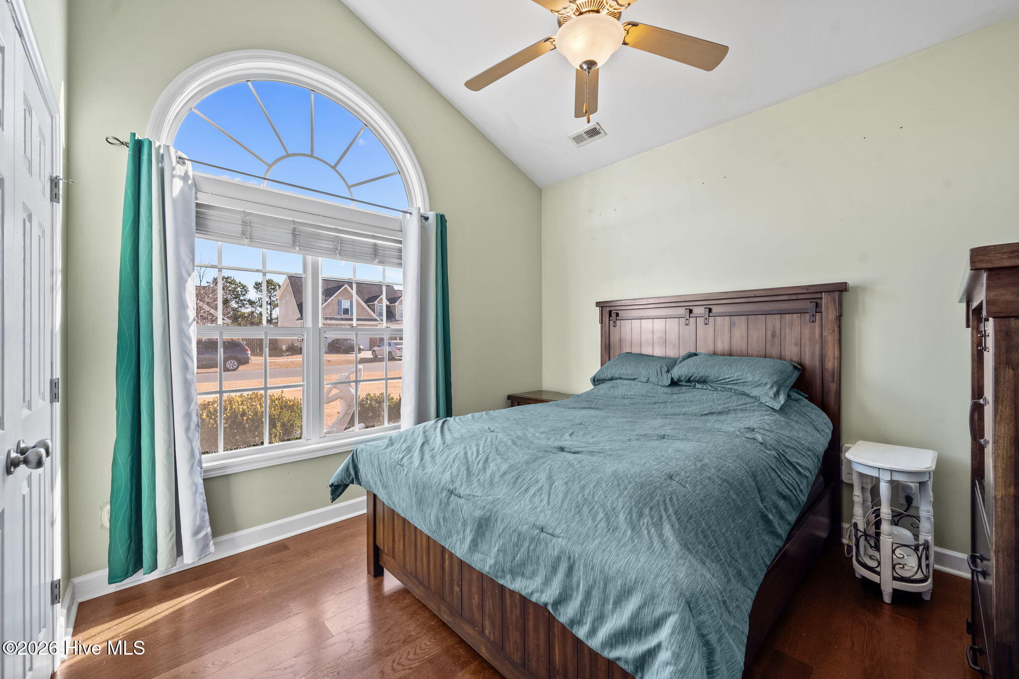 100547536 | Photo 18