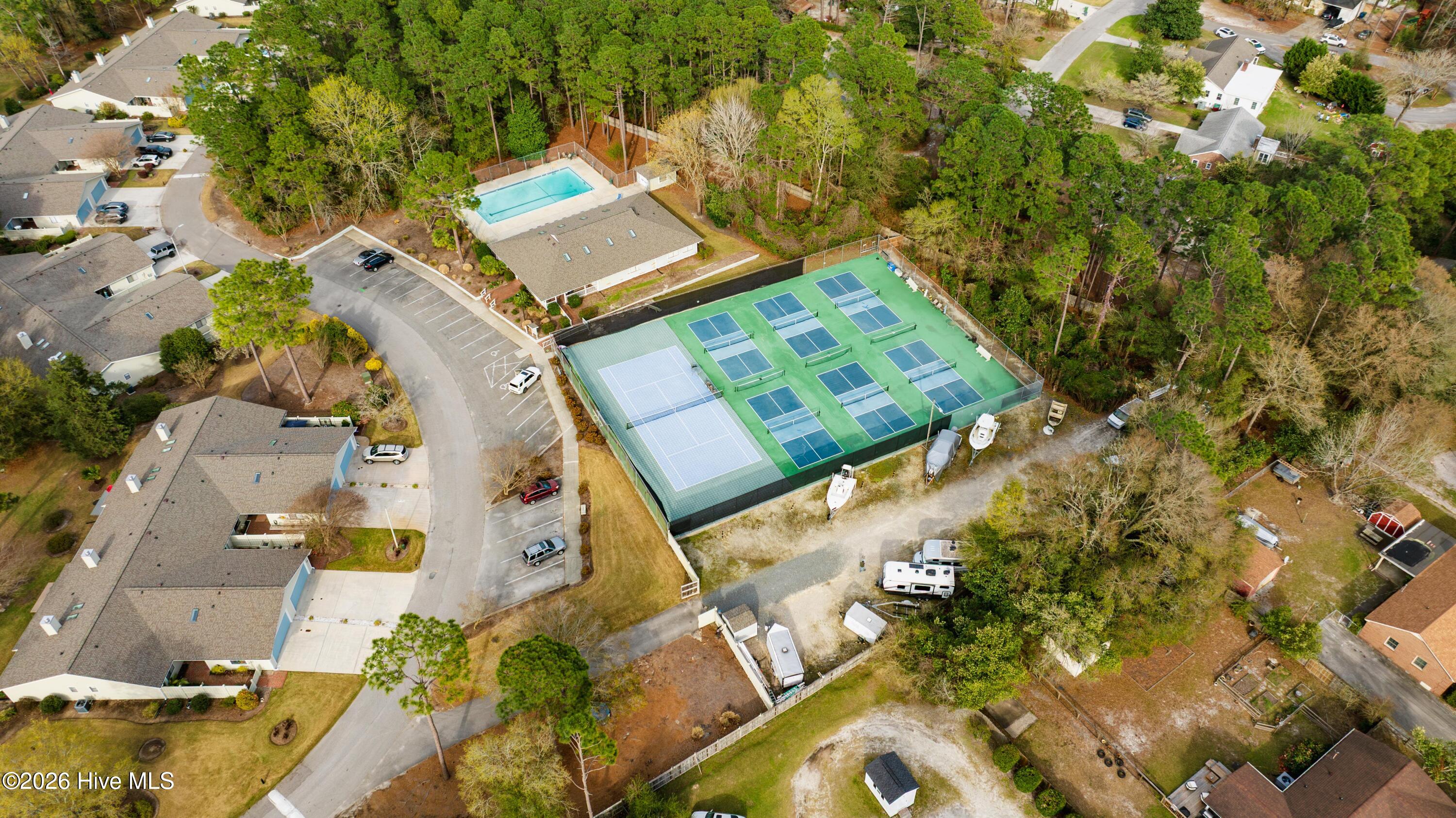 100560889 | Photo 47