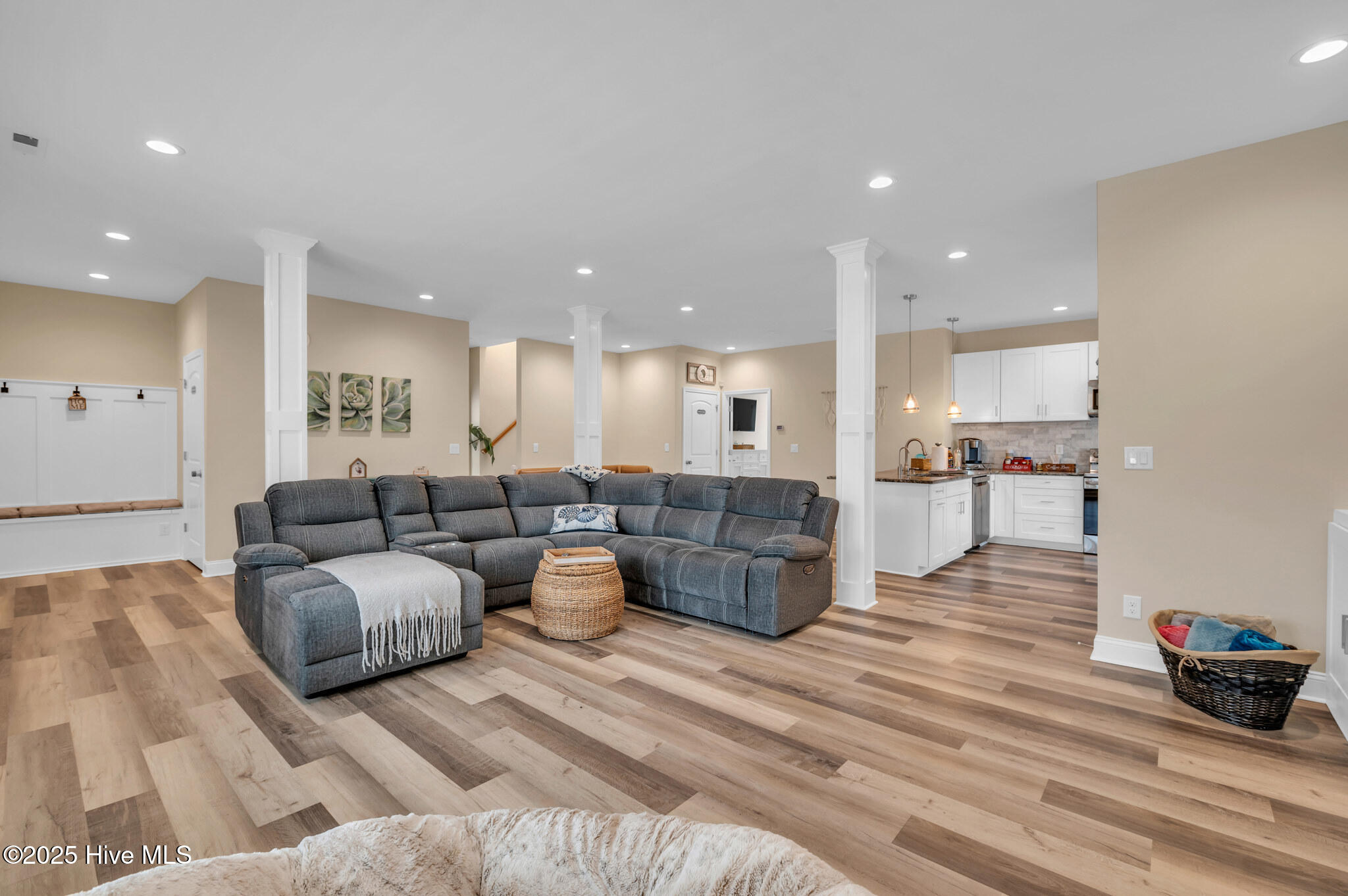 100494637 | Photo 44