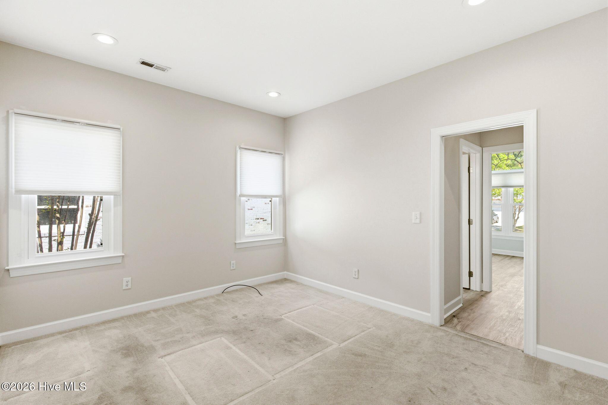 100567586 | Photo 32