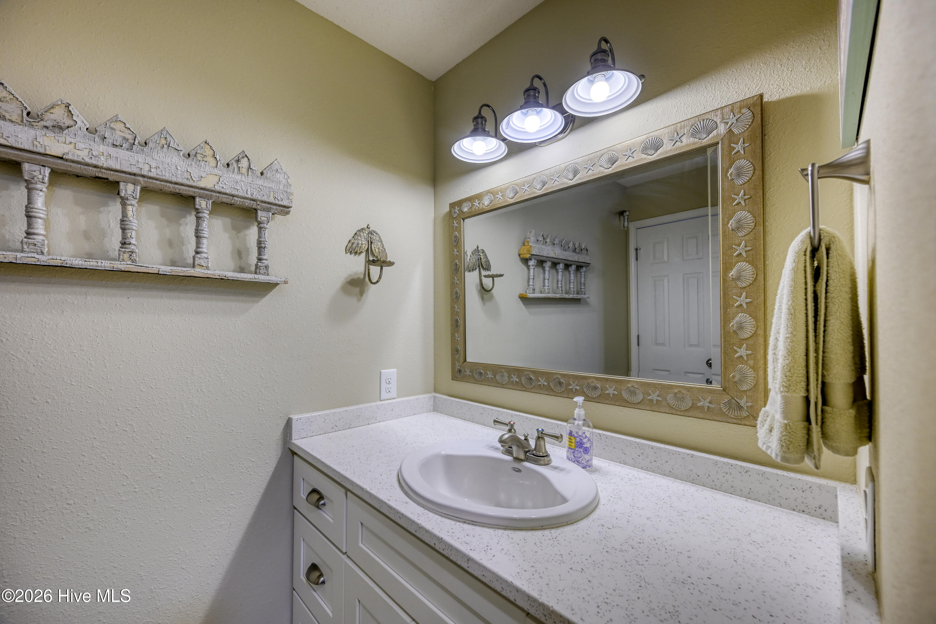 100558069 | Photo 53