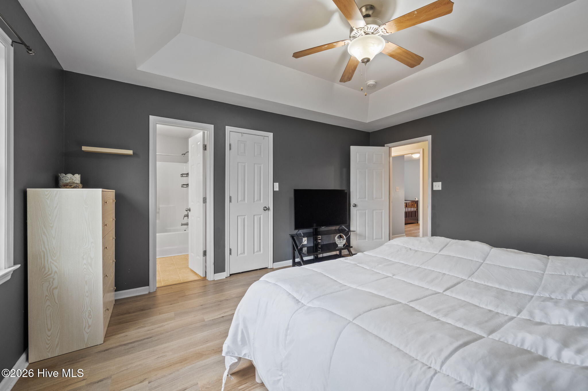 100562235 | Photo 23