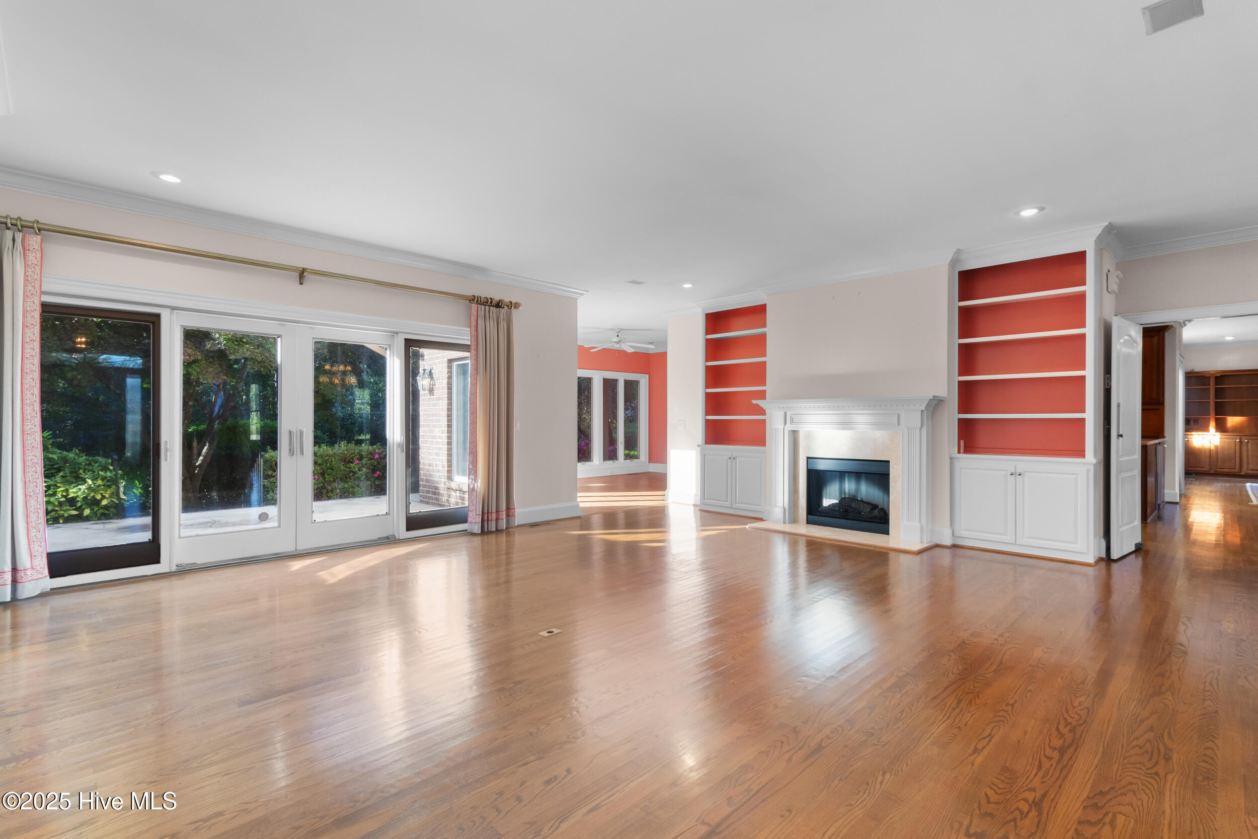 100516126 | Photo 16