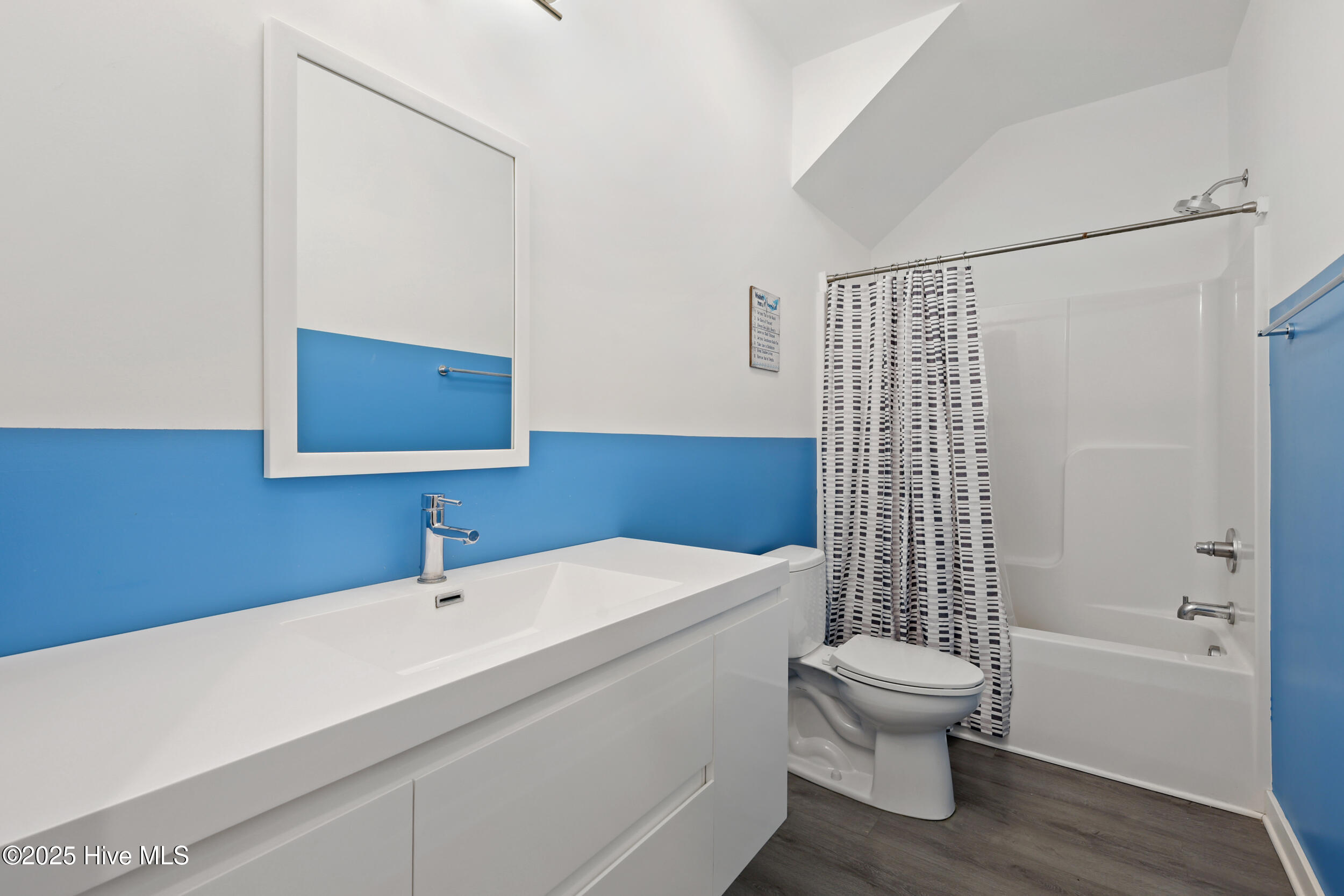 100530108 | Photo 18