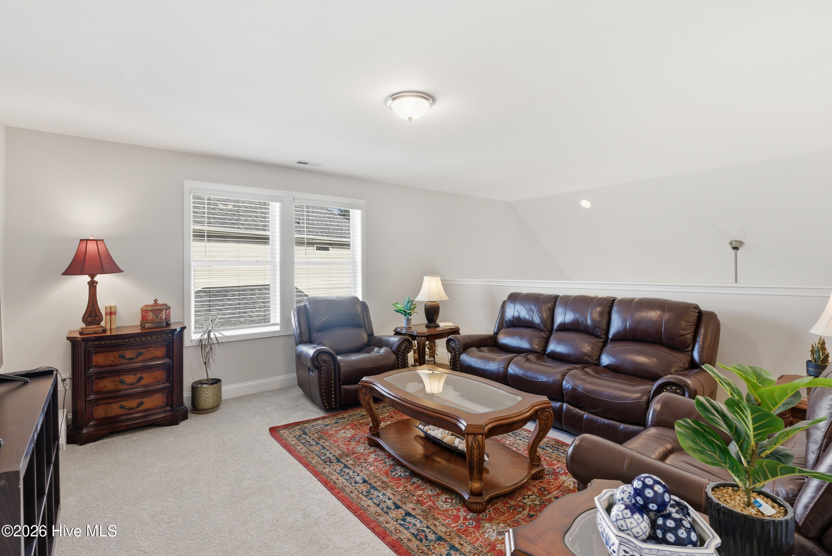 100562920 | Photo 25