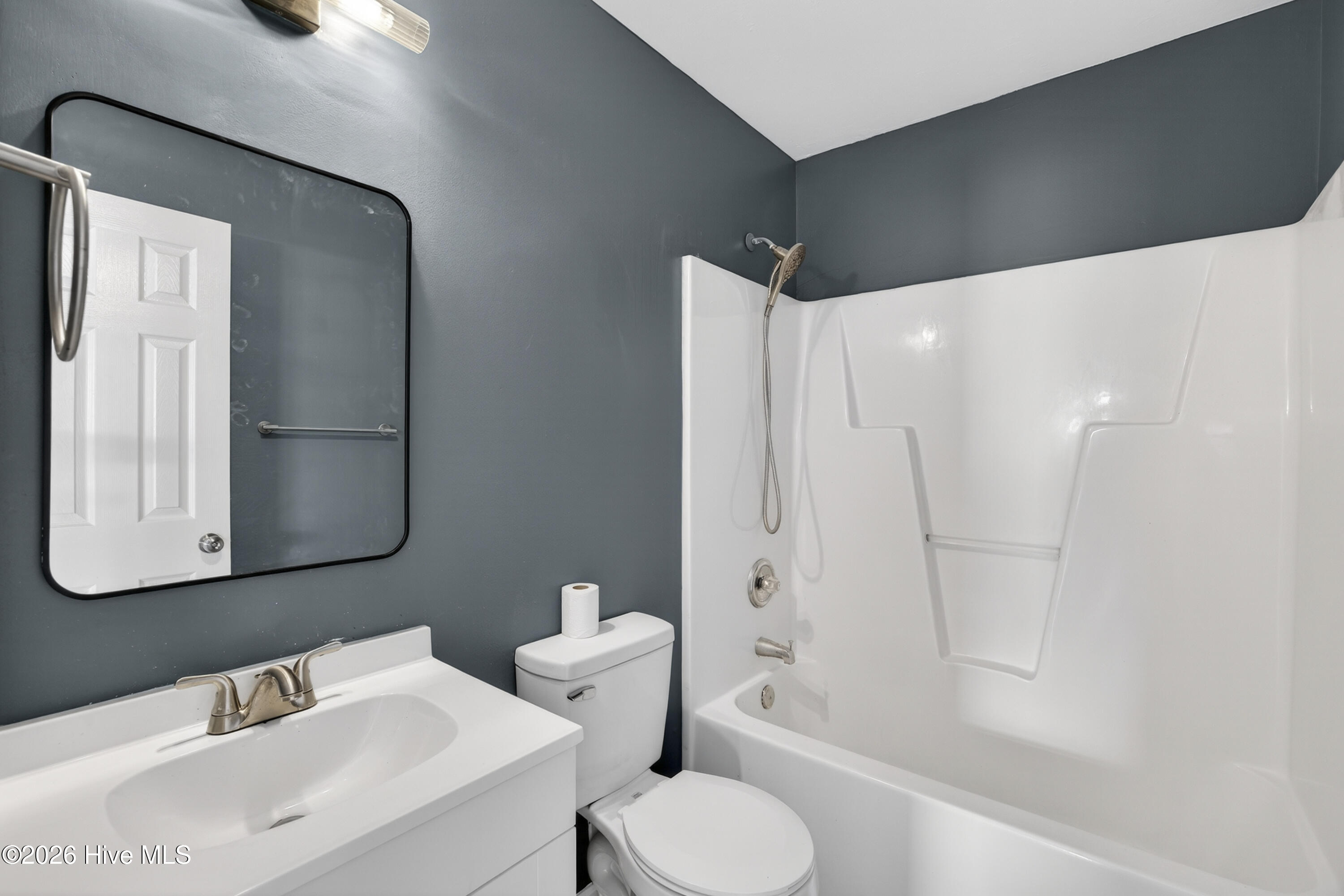 100549649 | Photo 24