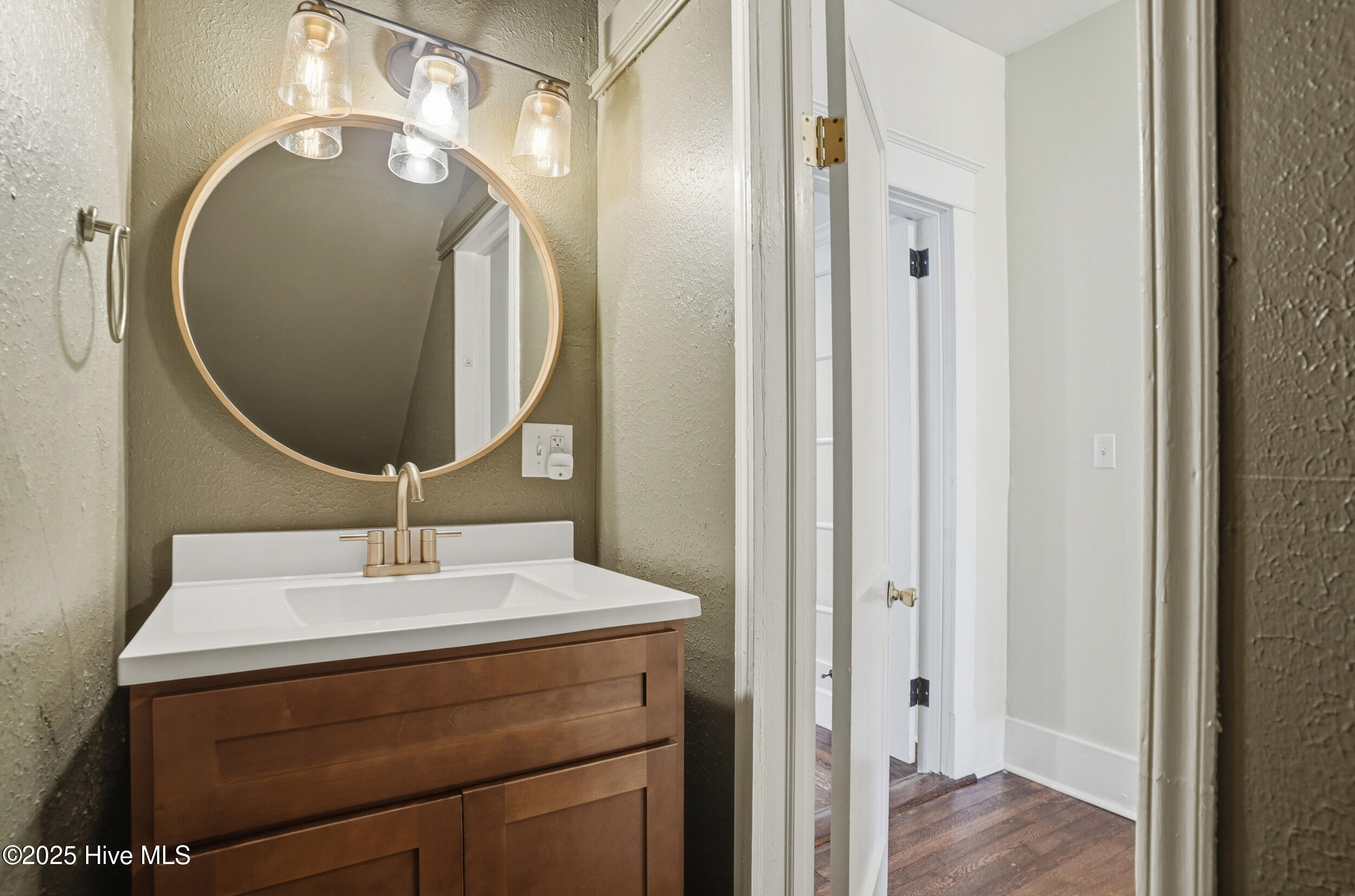 100542379 | Photo 26