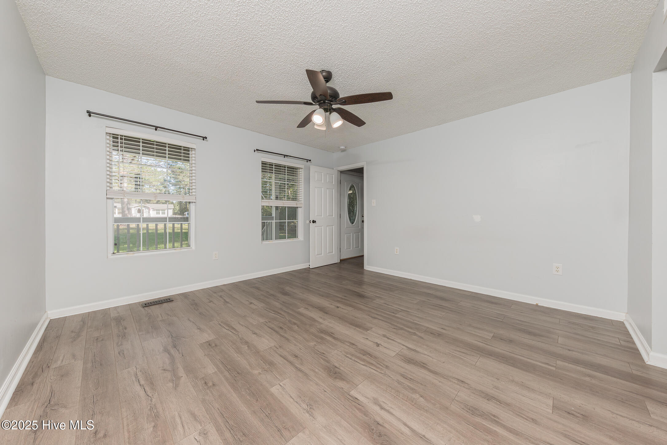 100537382 | Photo 13