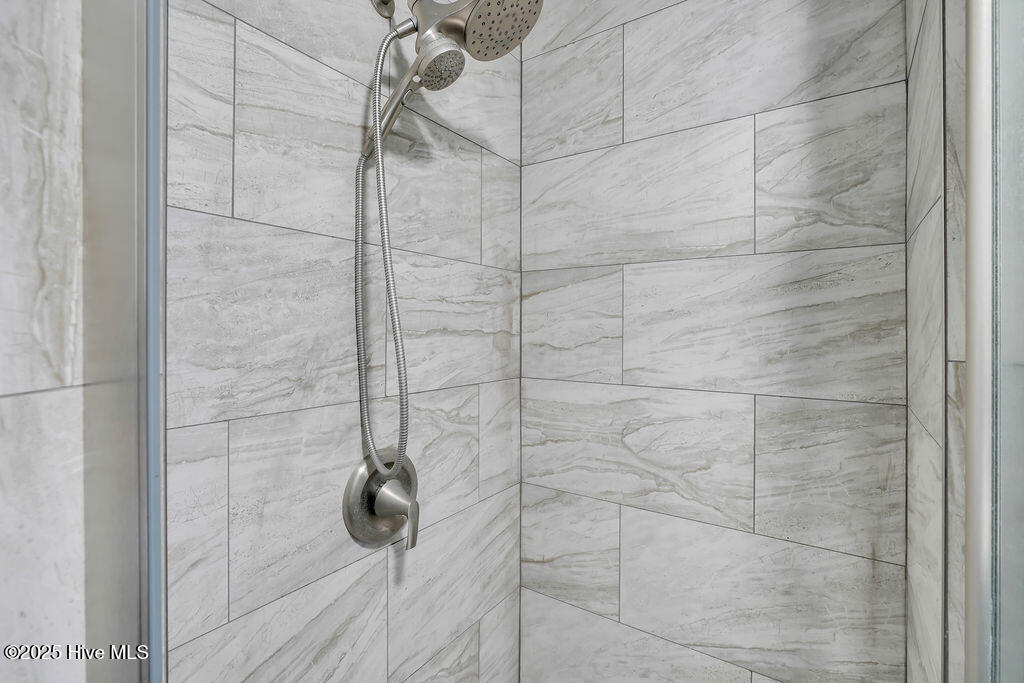 100553709 | Photo 41