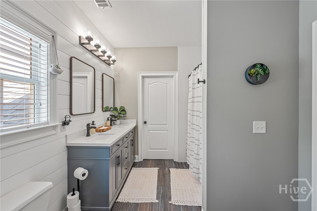 Shared Hall Bathroom