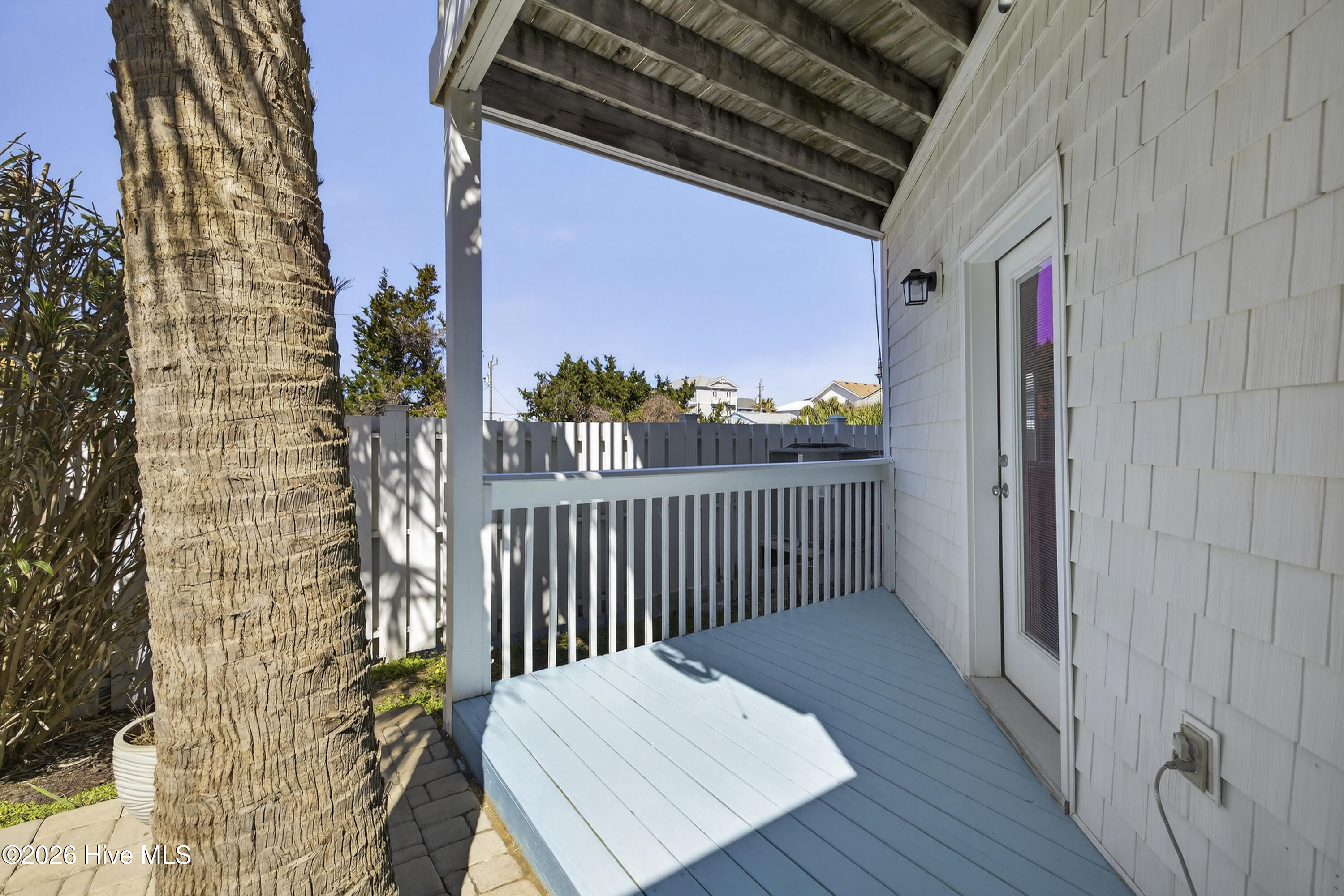 100561786 | Photo 74