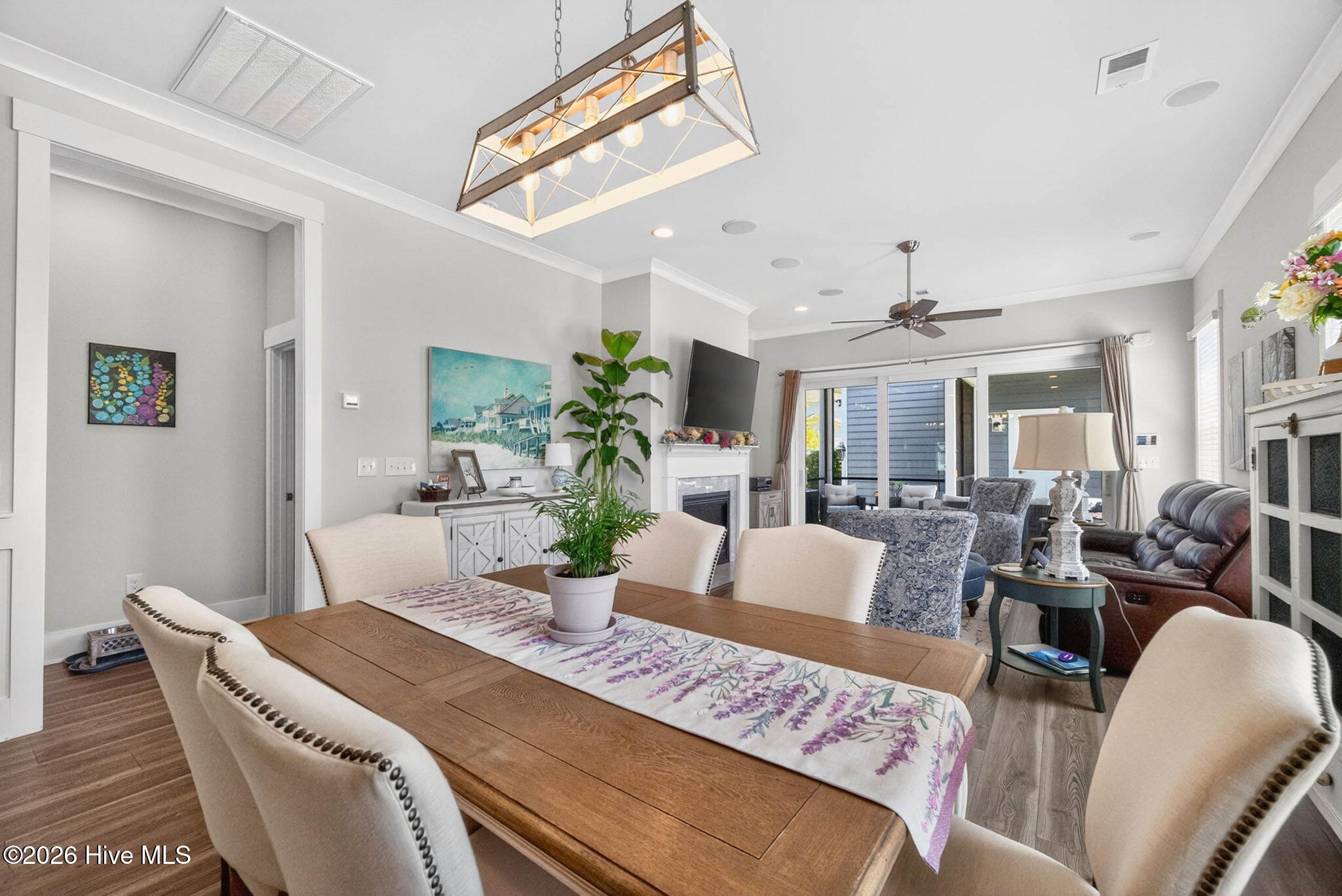 100567275 | Photo 26