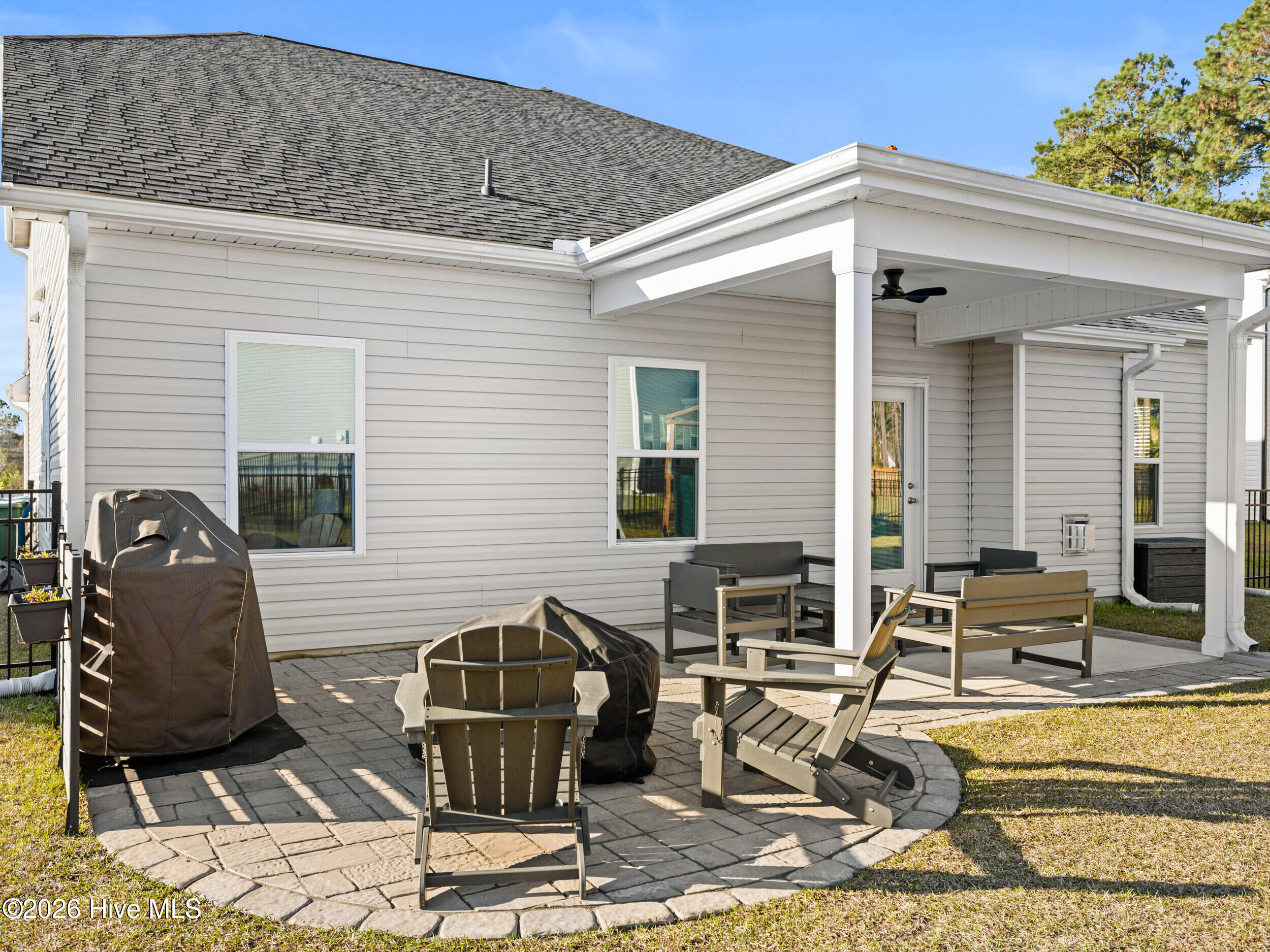 100565919 | Photo 77