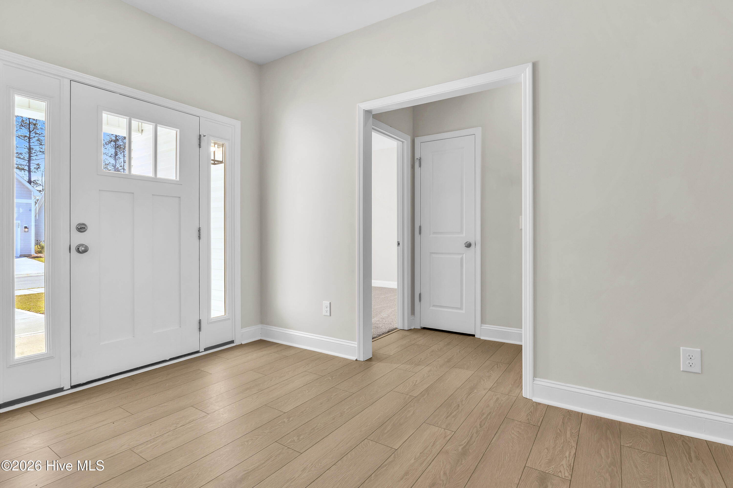 100563562 | Photo 16